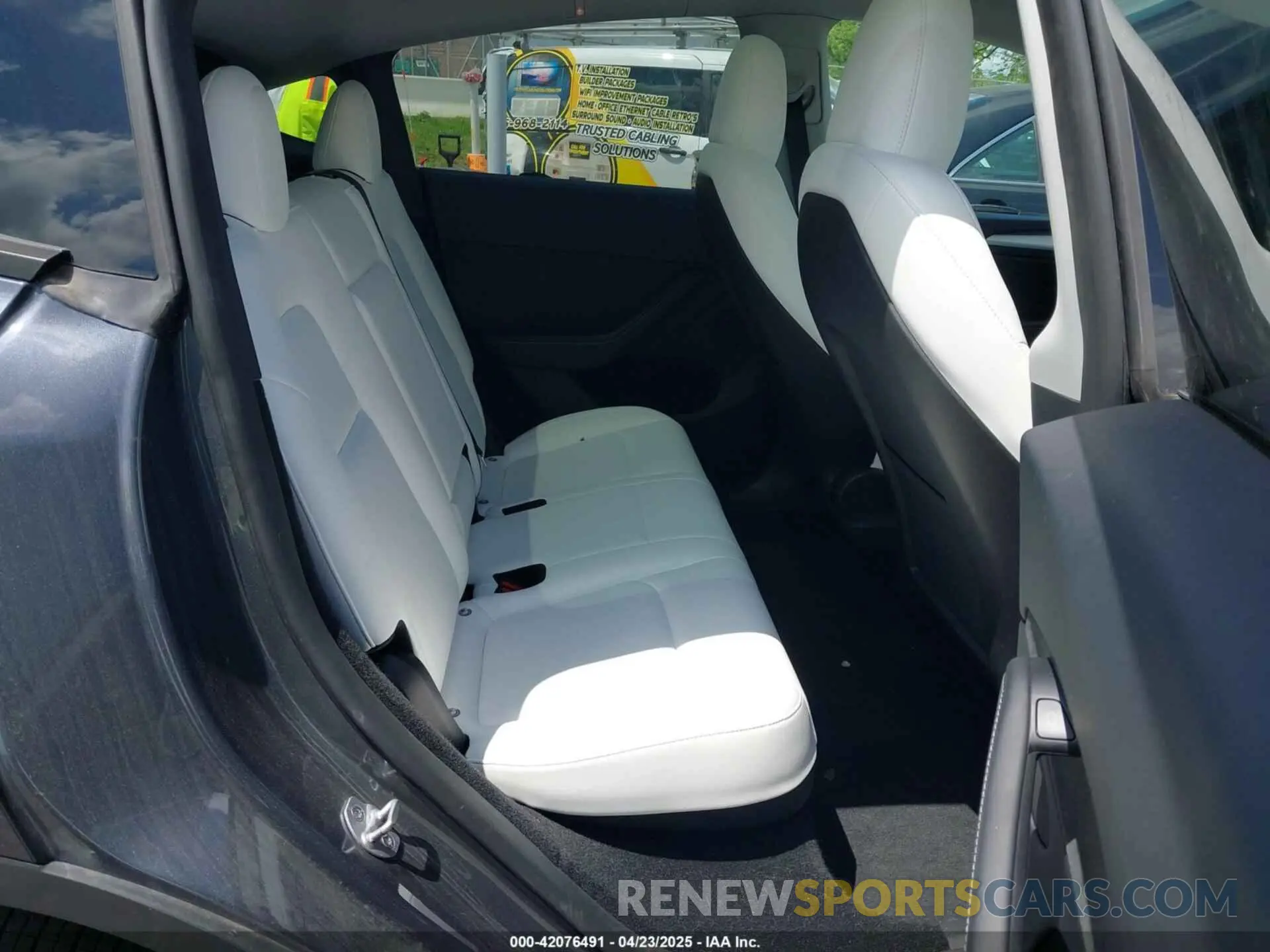 8 Photograph of a damaged car 7SAYGDEE6PA162186 TESLA MODEL Y 2023