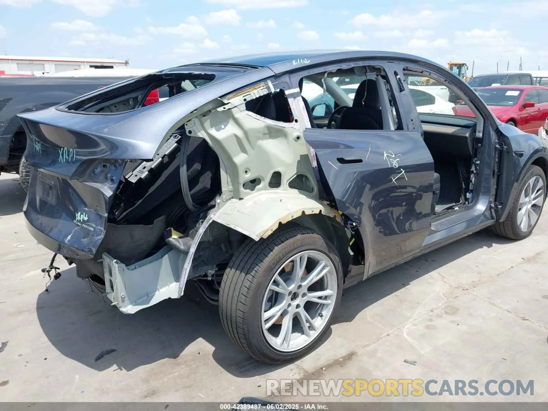 4 Фотография поврежденного автомобиля 7SAYGDEE6PA196760 TESLA MODEL Y 2023