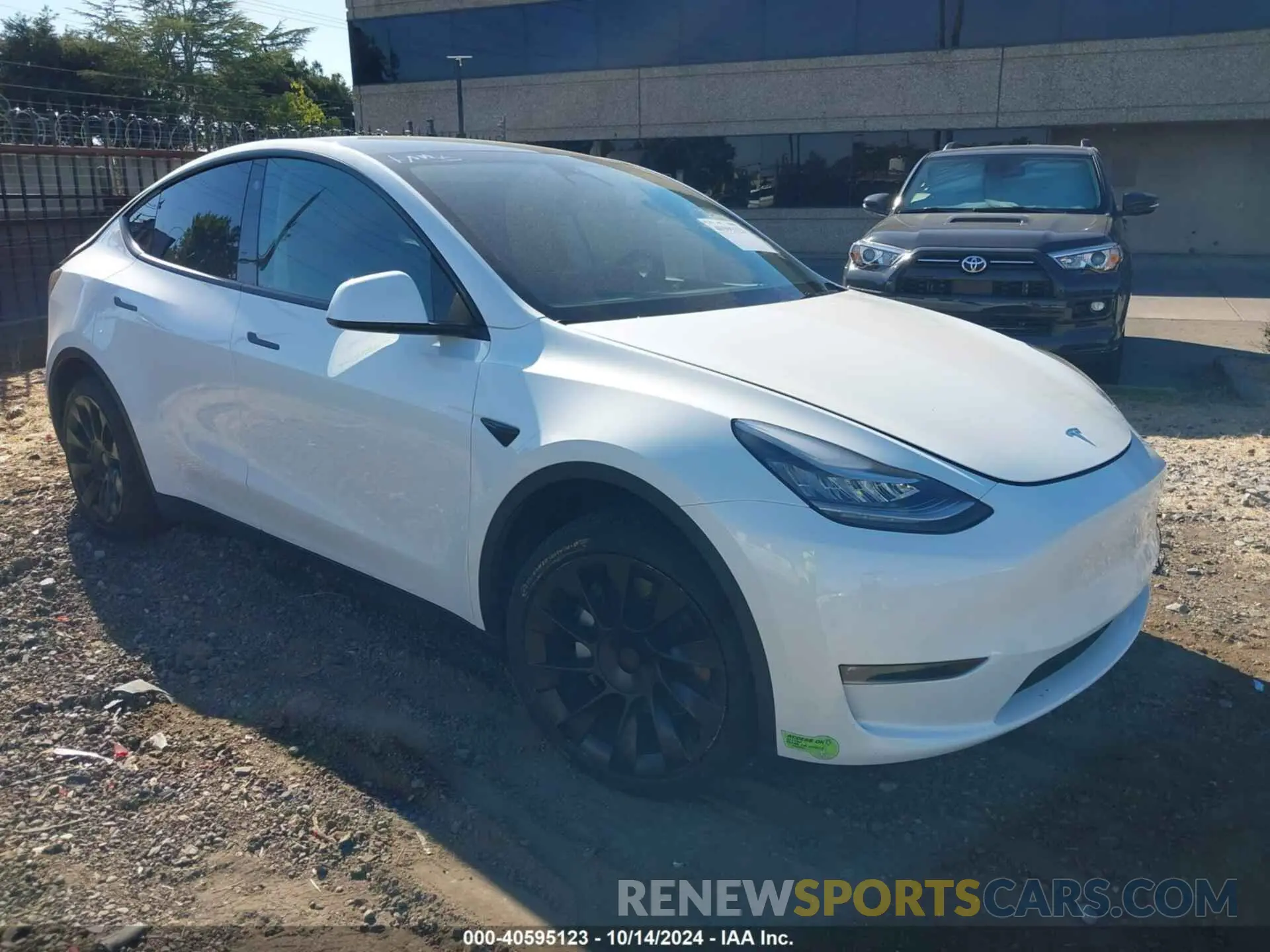 1 Фотография поврежденного автомобиля 7SAYGDEE6PF588608 TESLA MODEL Y 2023