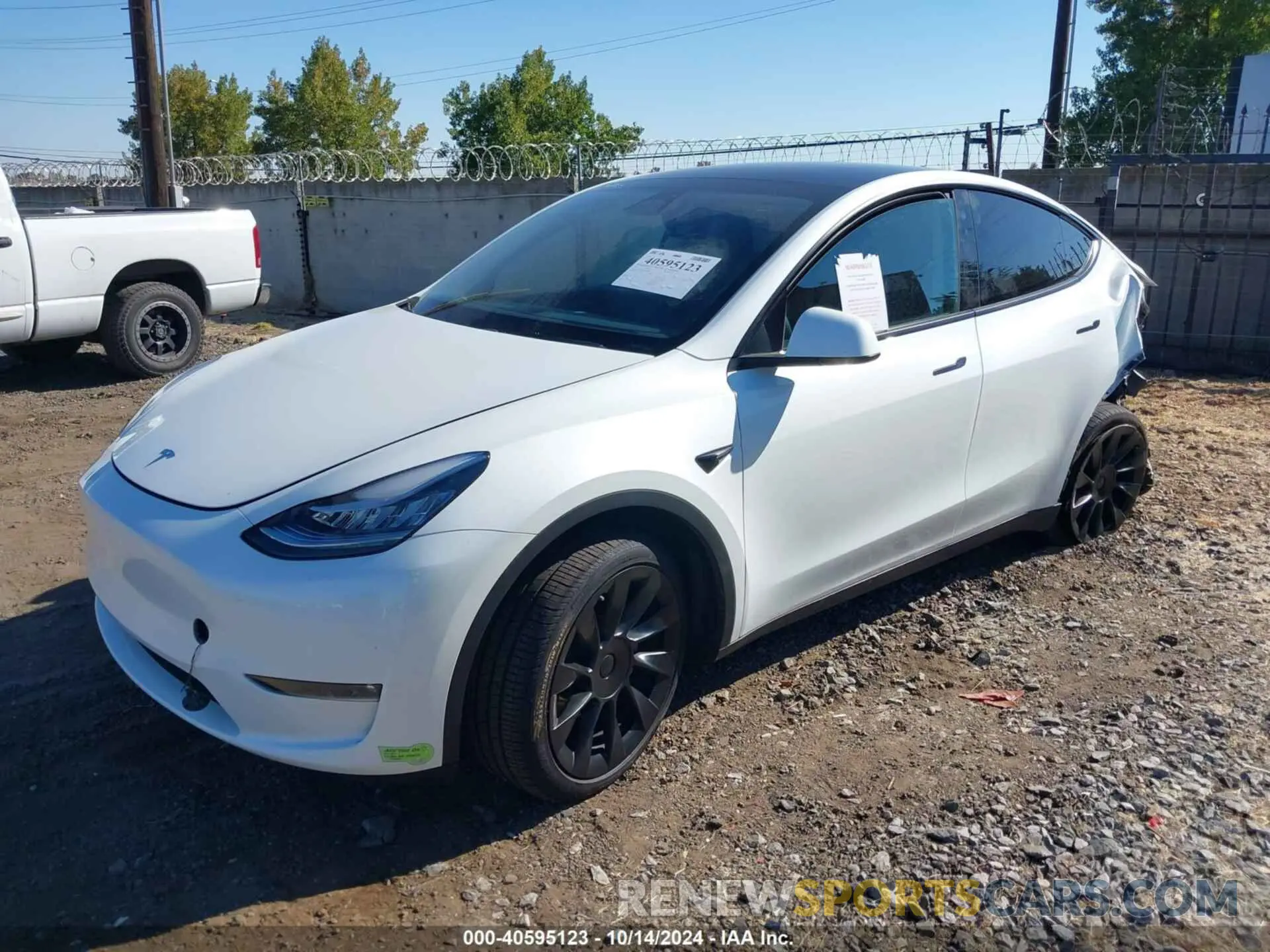 2 Фотография поврежденного автомобиля 7SAYGDEE6PF588608 TESLA MODEL Y 2023