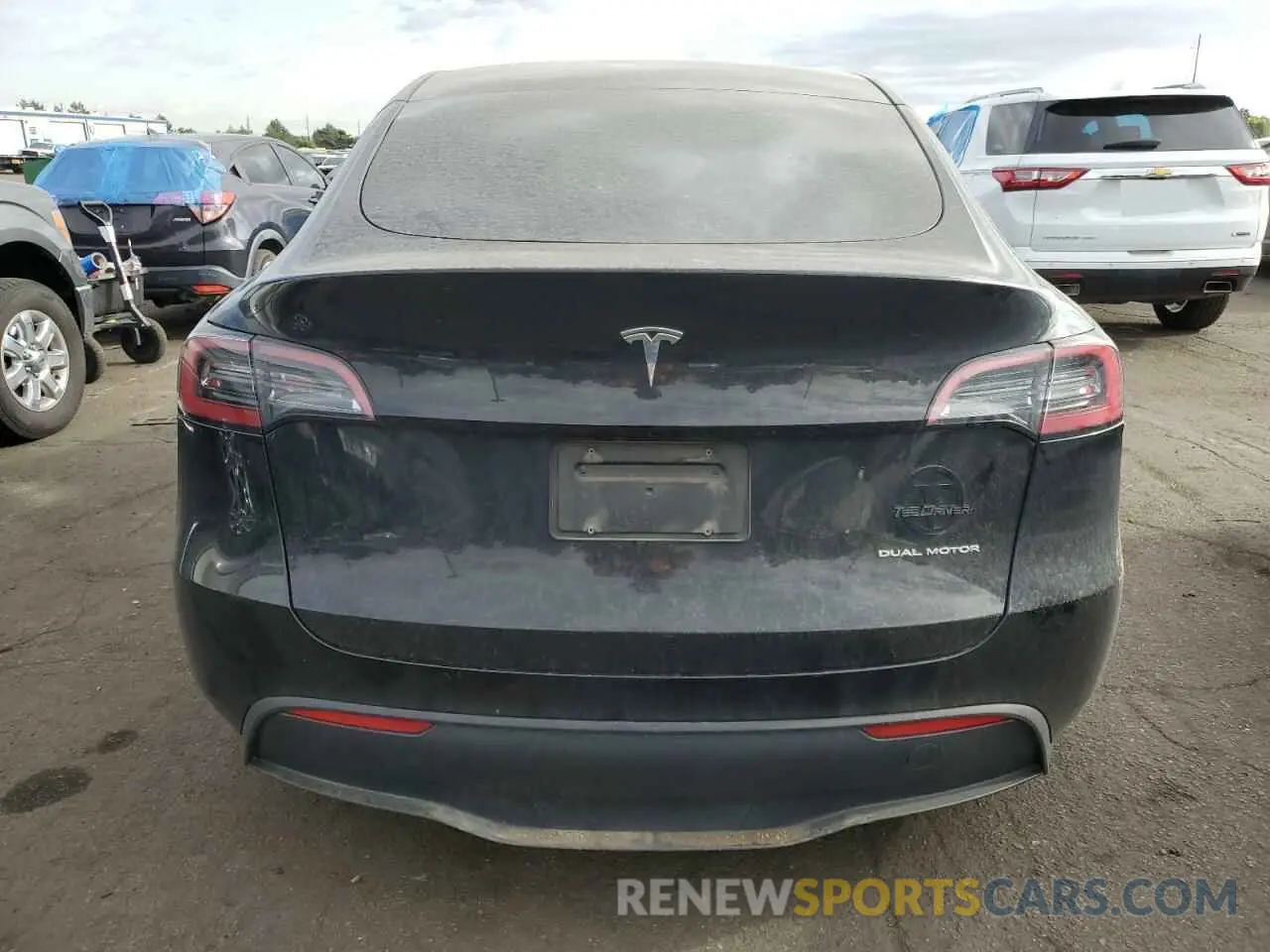 6 Photograph of a damaged car 7SAYGDEE6PF622725 TESLA MODEL Y 2023
