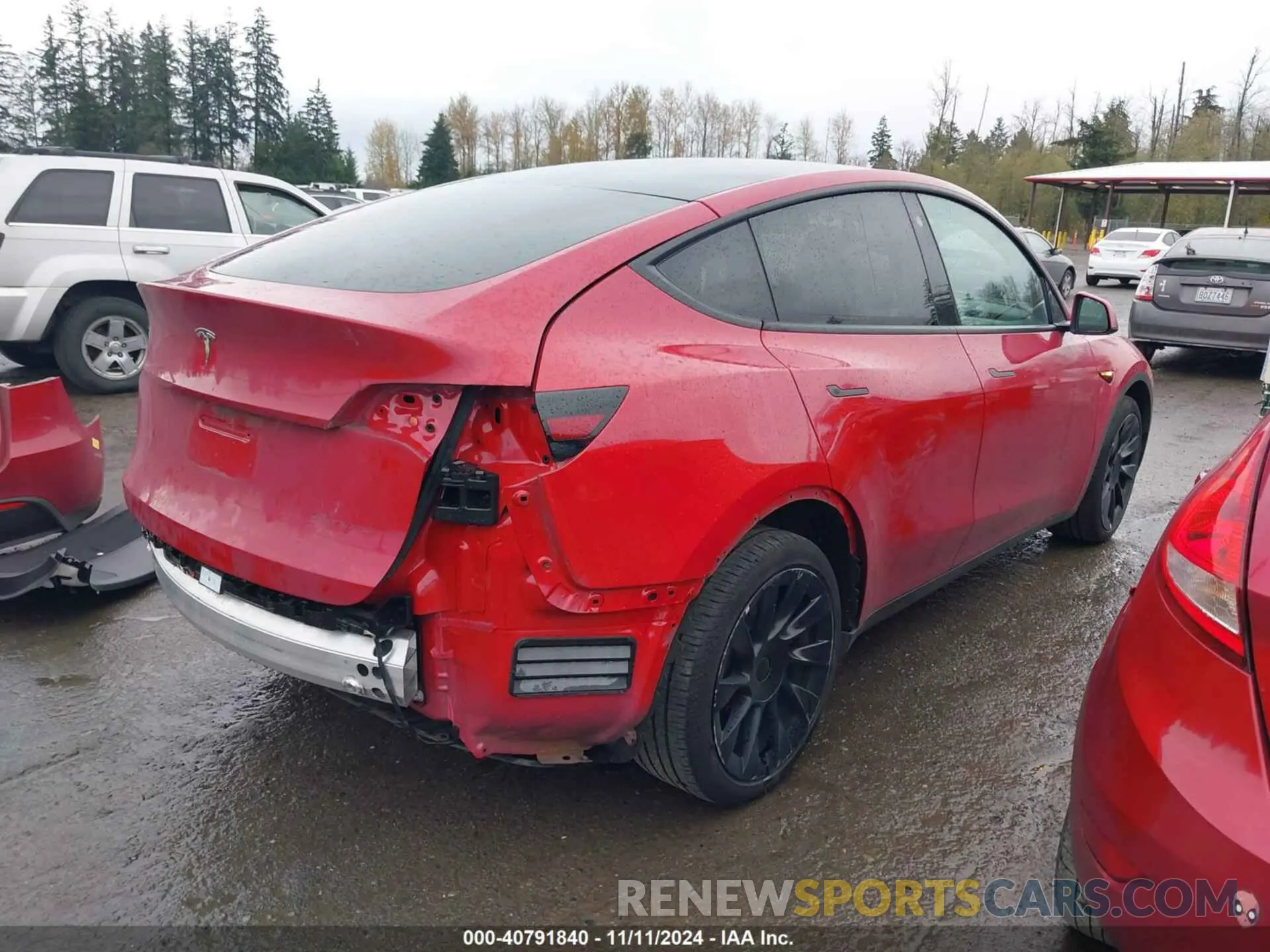4 Photograph of a damaged car 7SAYGDEE6PF648872 TESLA MODEL Y 2023