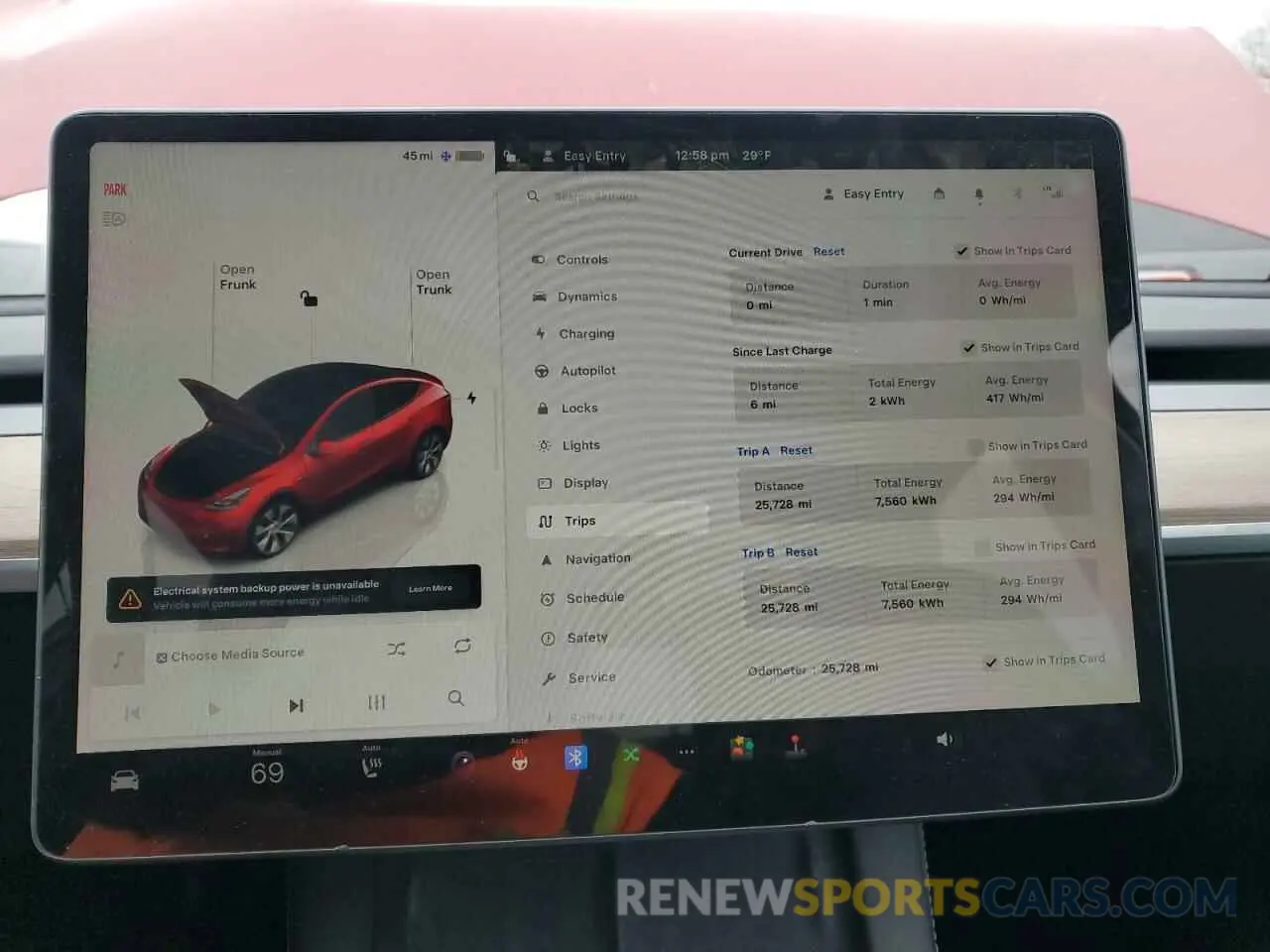 9 Photograph of a damaged car 7SAYGDEE6PF669205 TESLA MODEL Y 2023