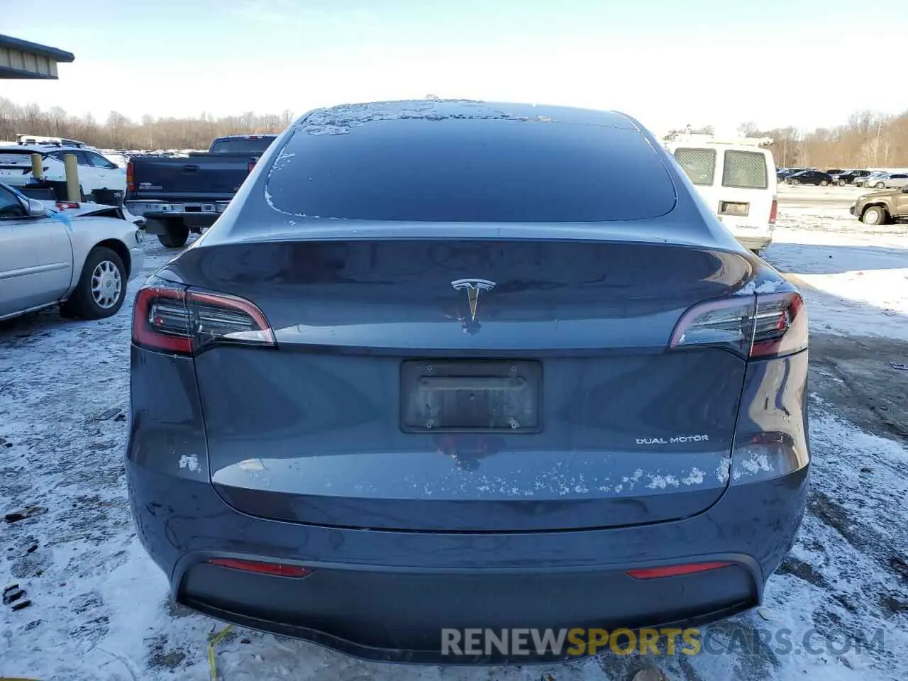 6 Photograph of a damaged car 7SAYGDEE6PF752570 TESLA MODEL Y 2023