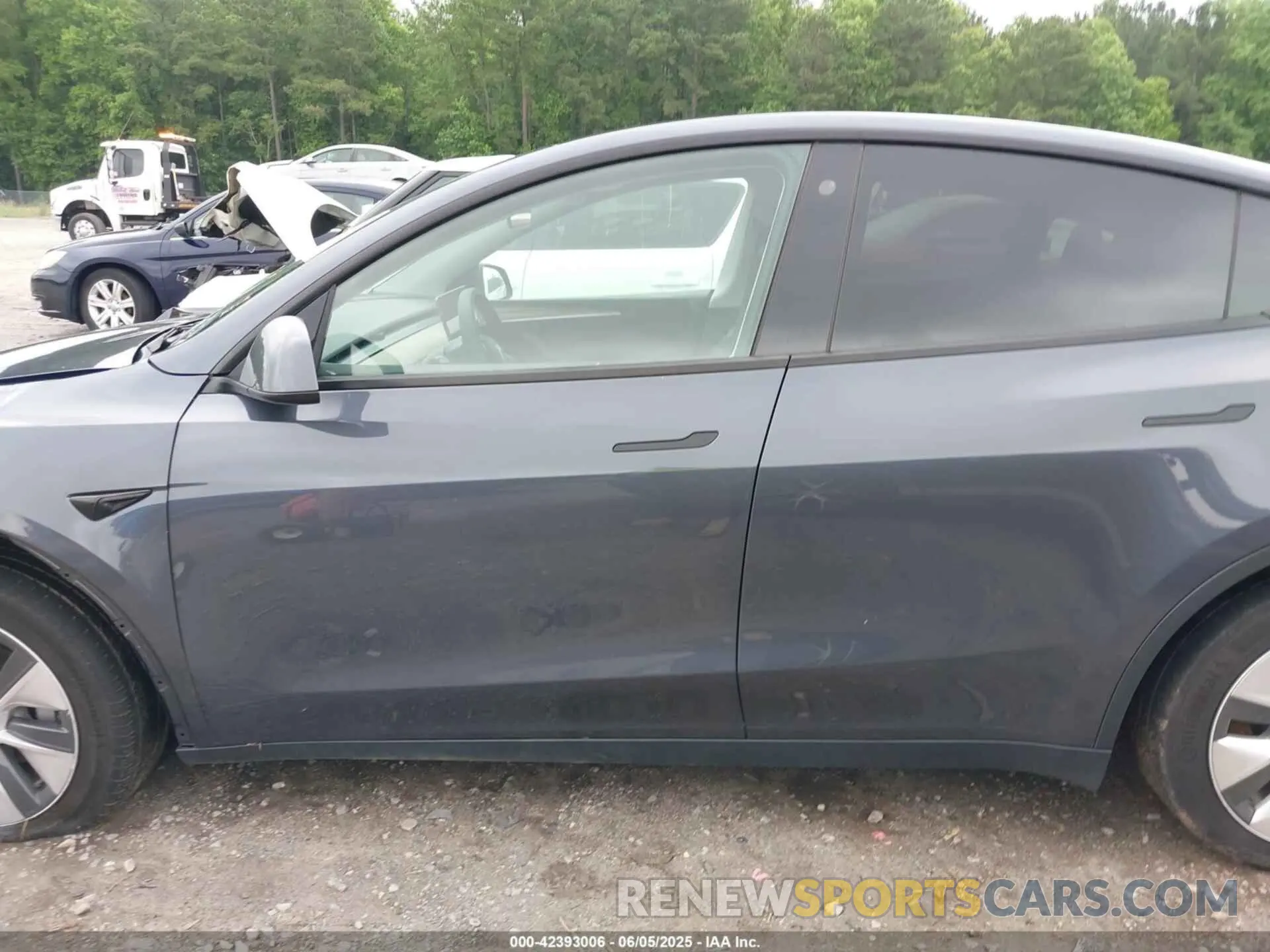 13 Photograph of a damaged car 7SAYGDEE6PF764511 TESLA MODEL Y 2023