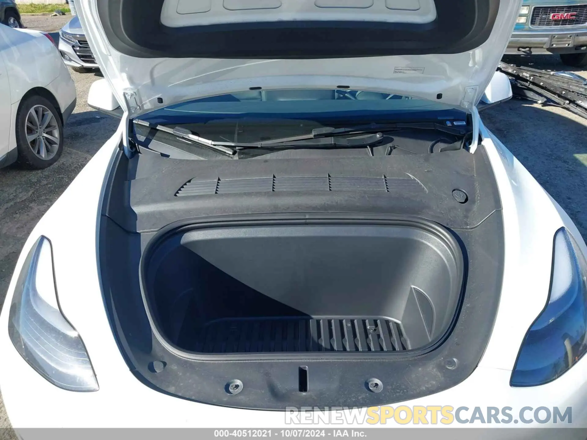 10 Photograph of a damaged car 7SAYGDEE6PF807244 TESLA MODEL Y 2023