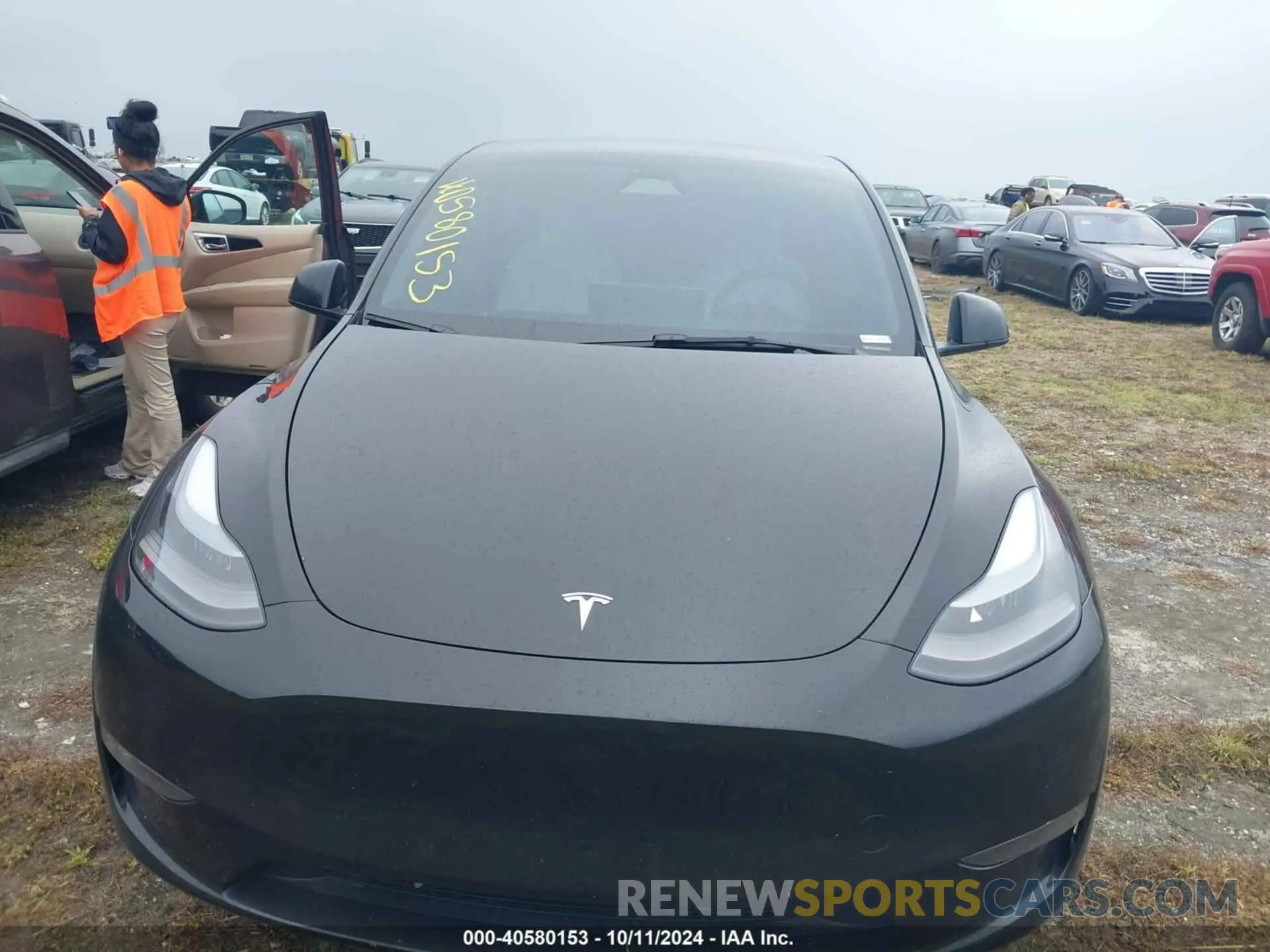 13 Photograph of a damaged car 7SAYGDEE6PF839028 TESLA MODEL Y 2023