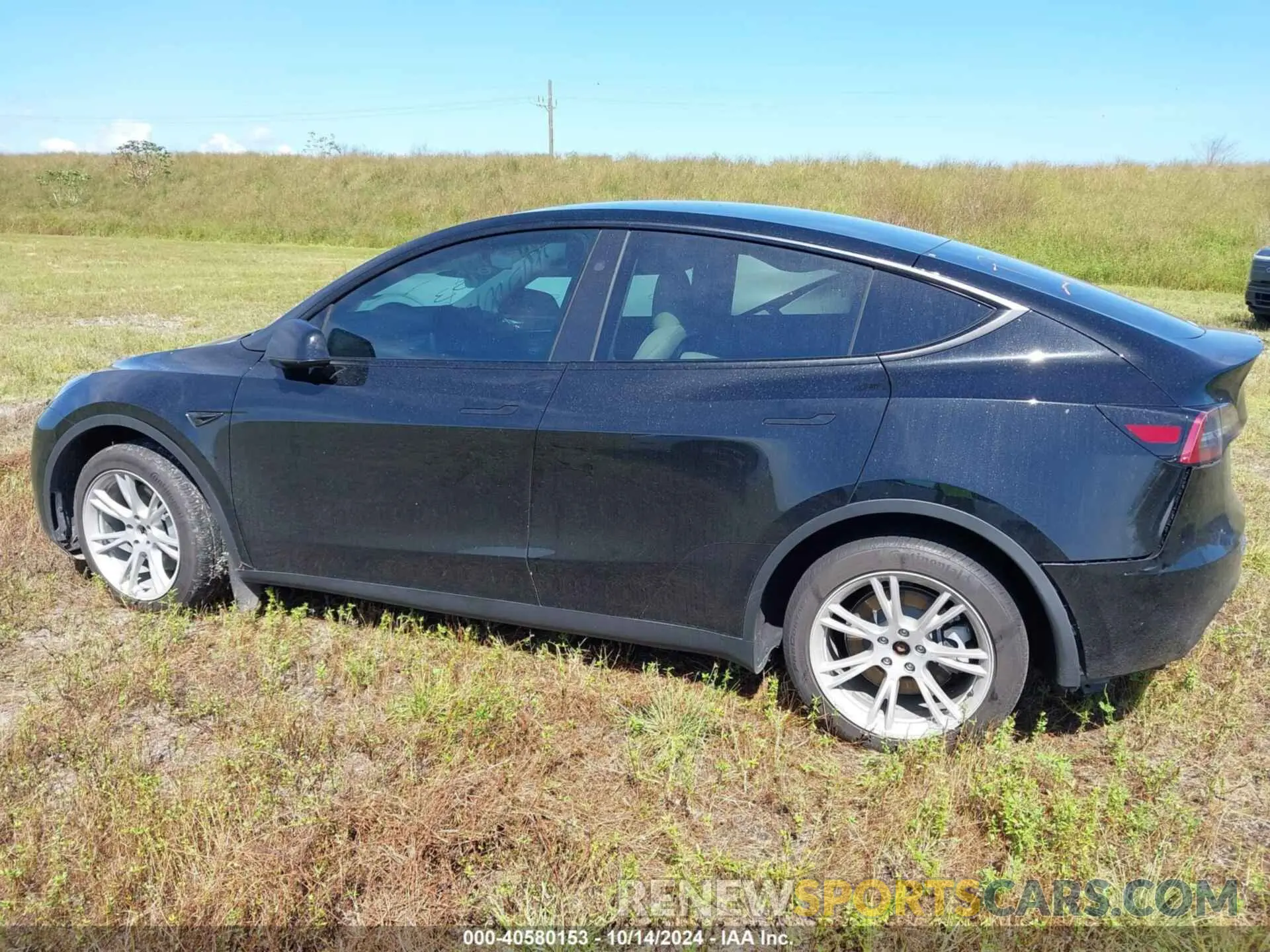 15 Photograph of a damaged car 7SAYGDEE6PF839028 TESLA MODEL Y 2023