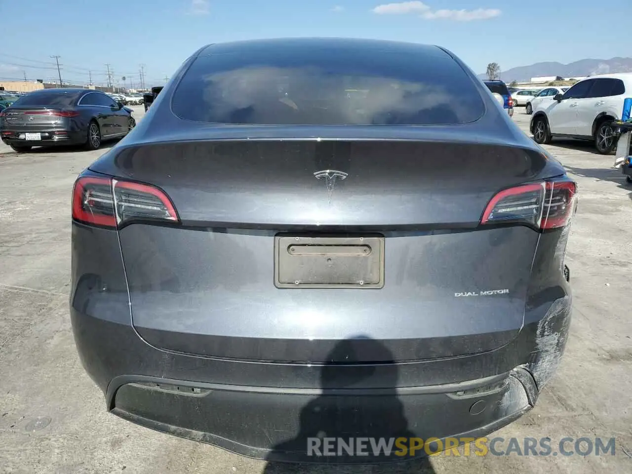 6 Photograph of a damaged car 7SAYGDEE6PF869050 TESLA MODEL Y 2023