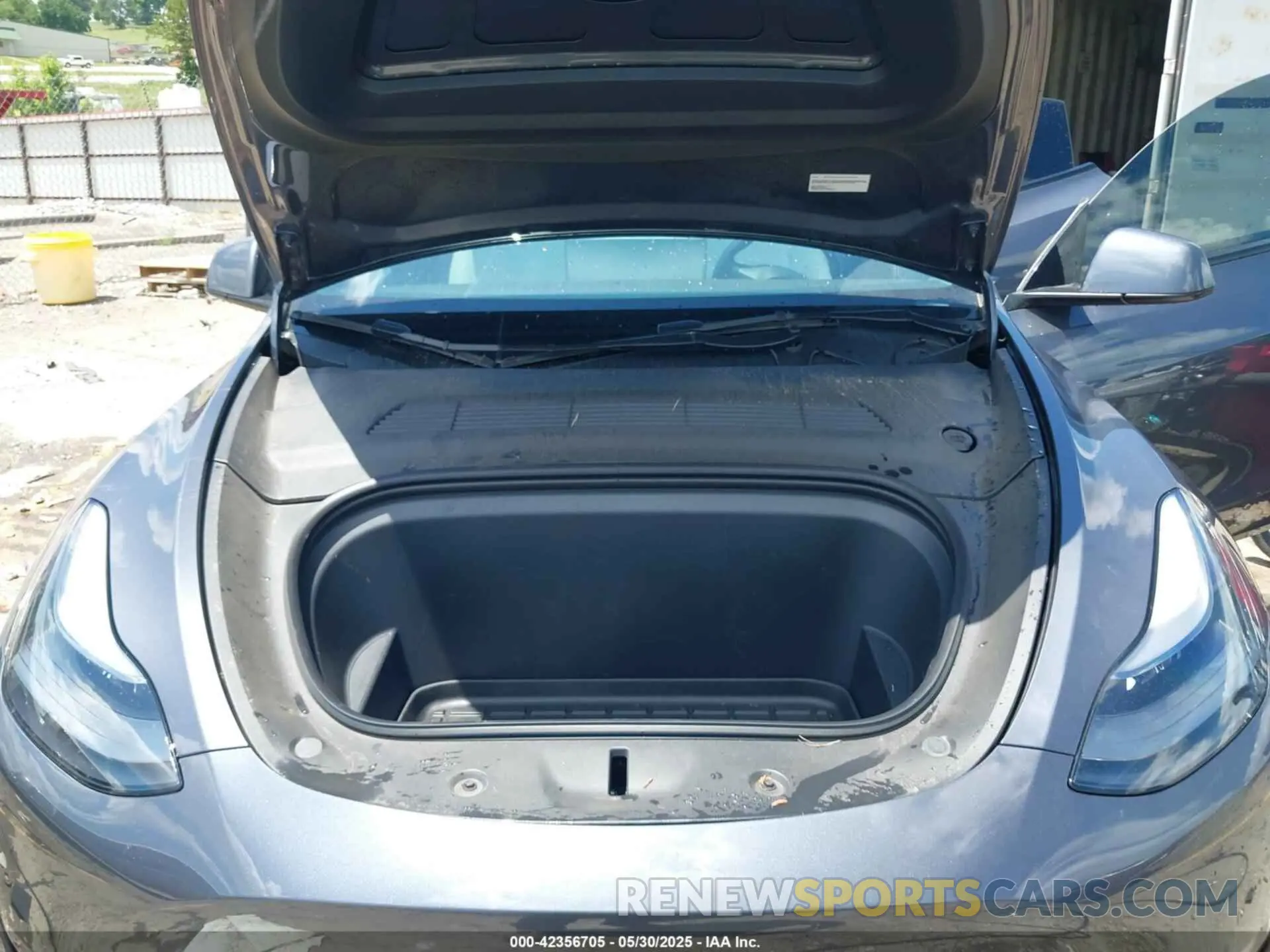 10 Photograph of a damaged car 7SAYGDEE6PF892439 TESLA MODEL Y 2023