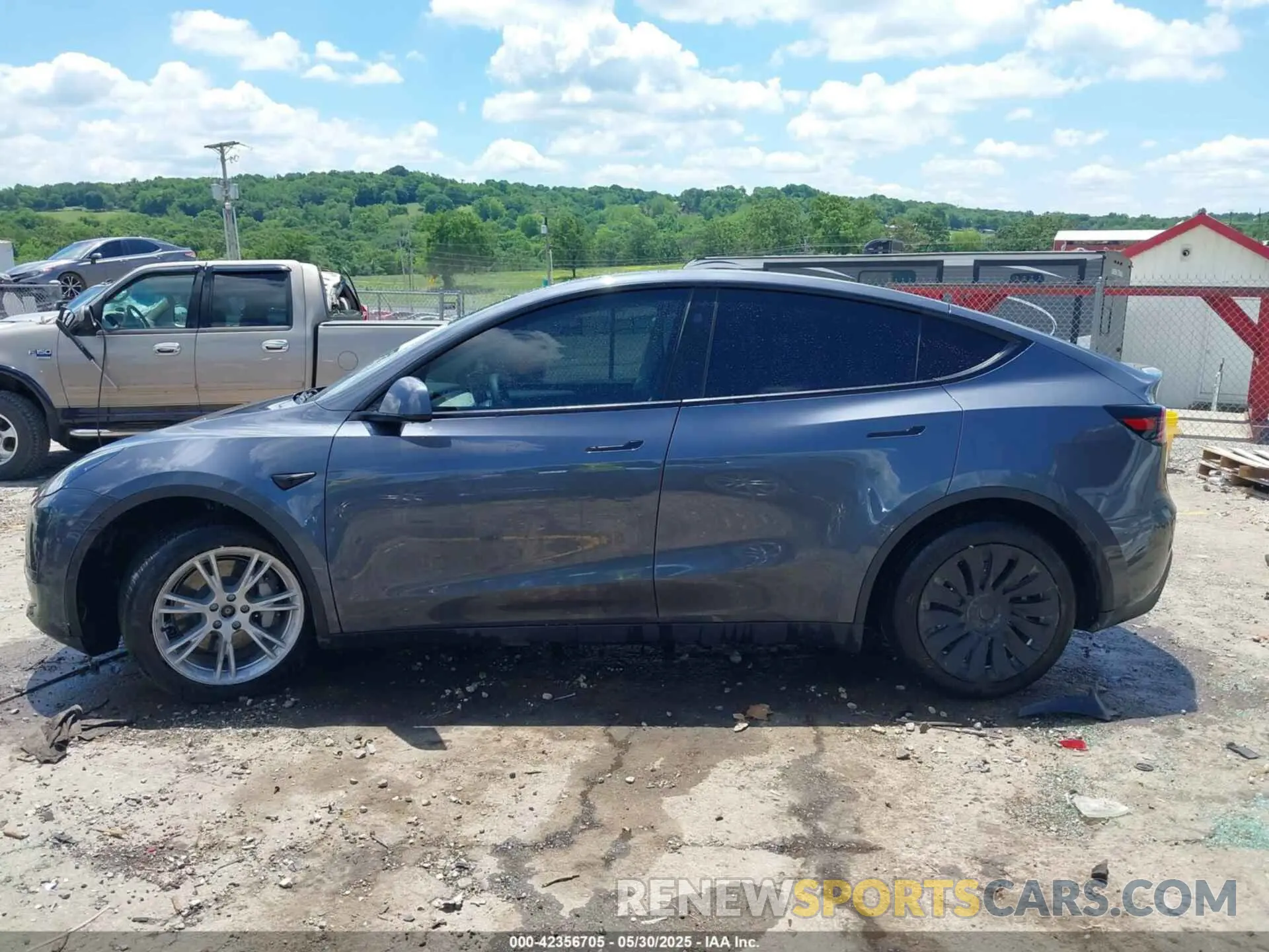 14 Photograph of a damaged car 7SAYGDEE6PF892439 TESLA MODEL Y 2023