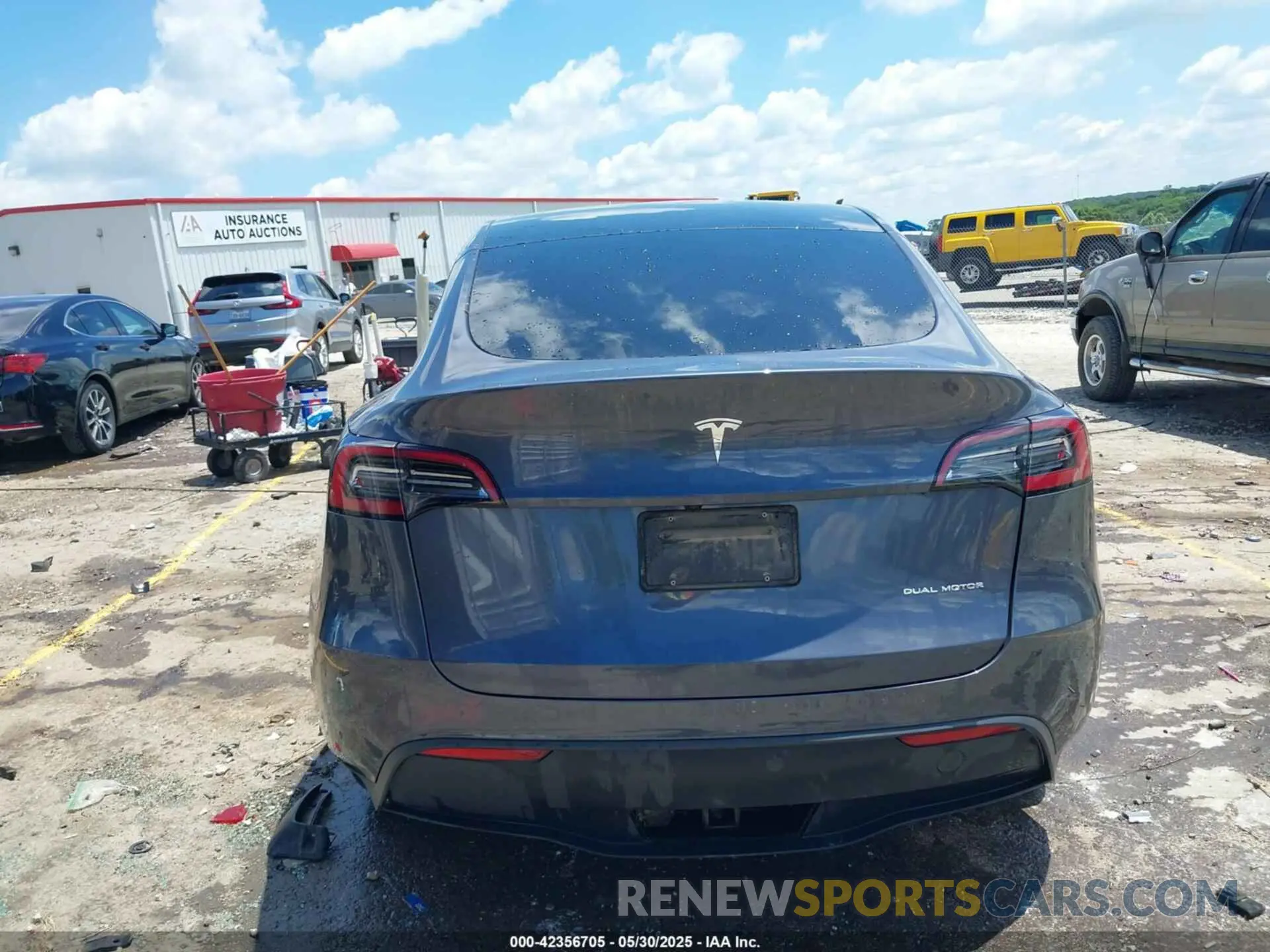 16 Photograph of a damaged car 7SAYGDEE6PF892439 TESLA MODEL Y 2023