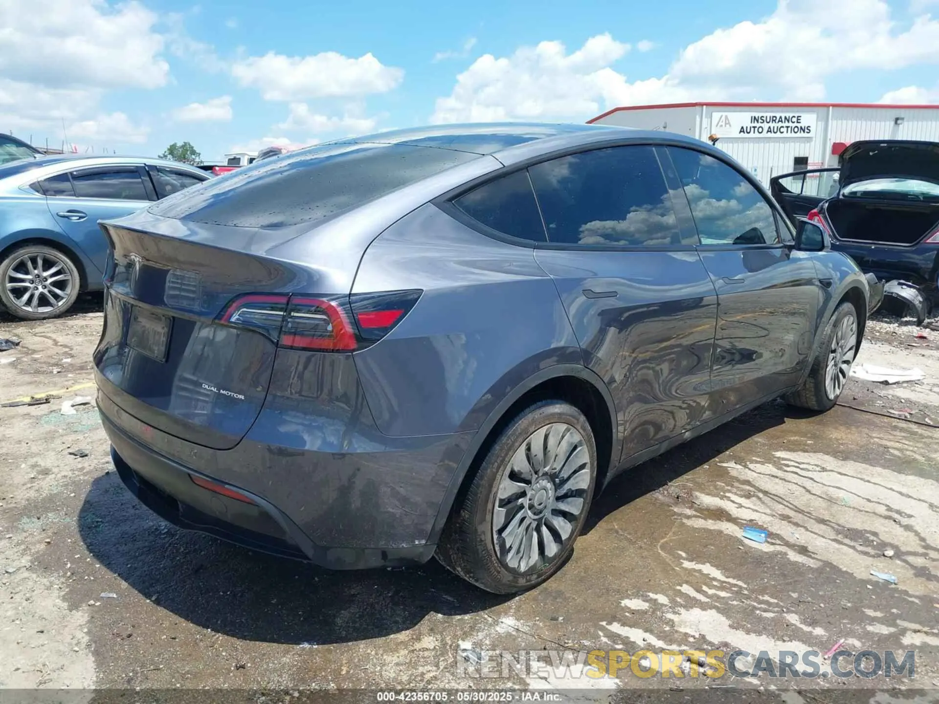 4 Photograph of a damaged car 7SAYGDEE6PF892439 TESLA MODEL Y 2023