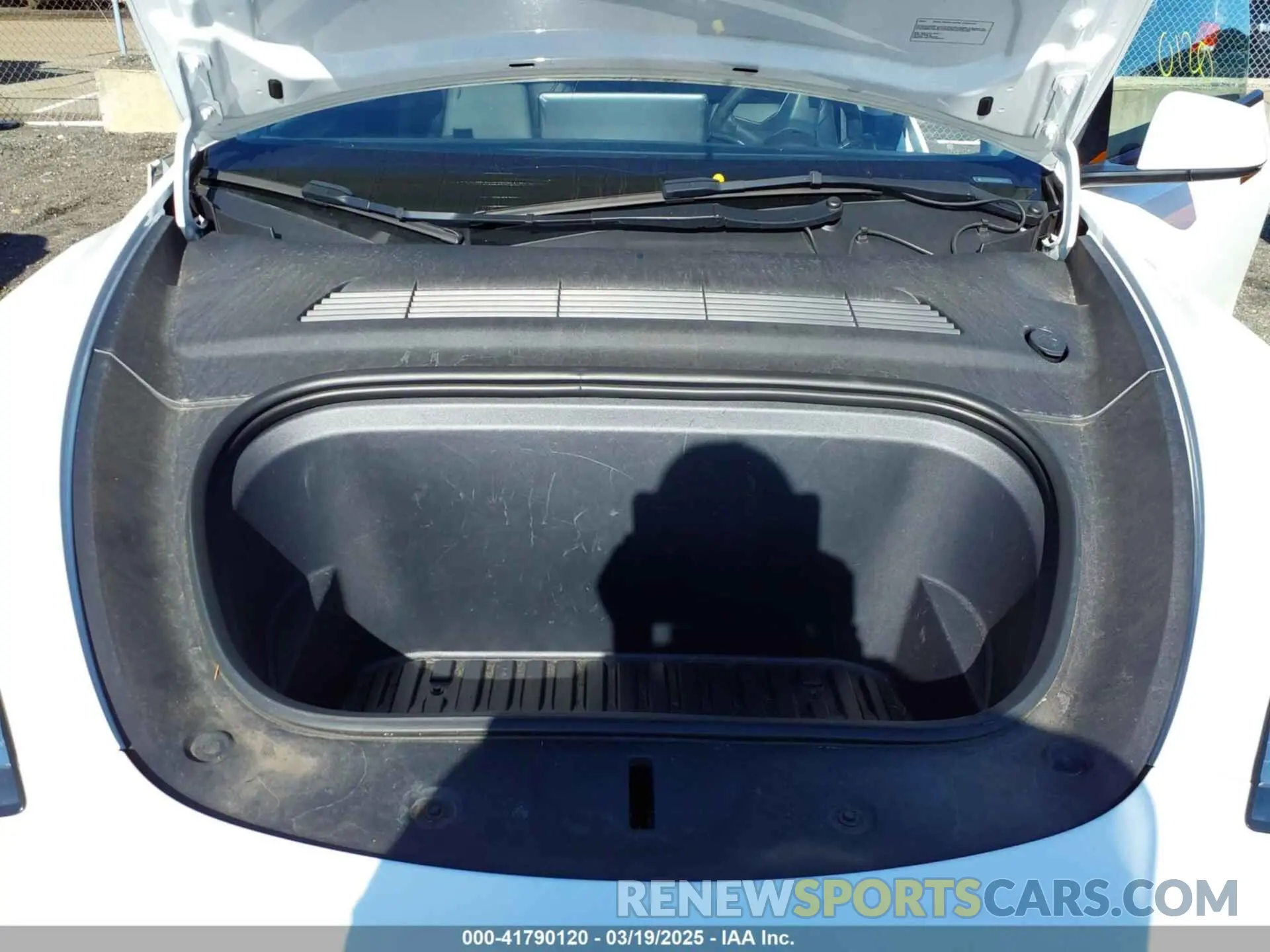 10 Photograph of a damaged car 7SAYGDEE7PA082976 TESLA MODEL Y 2023