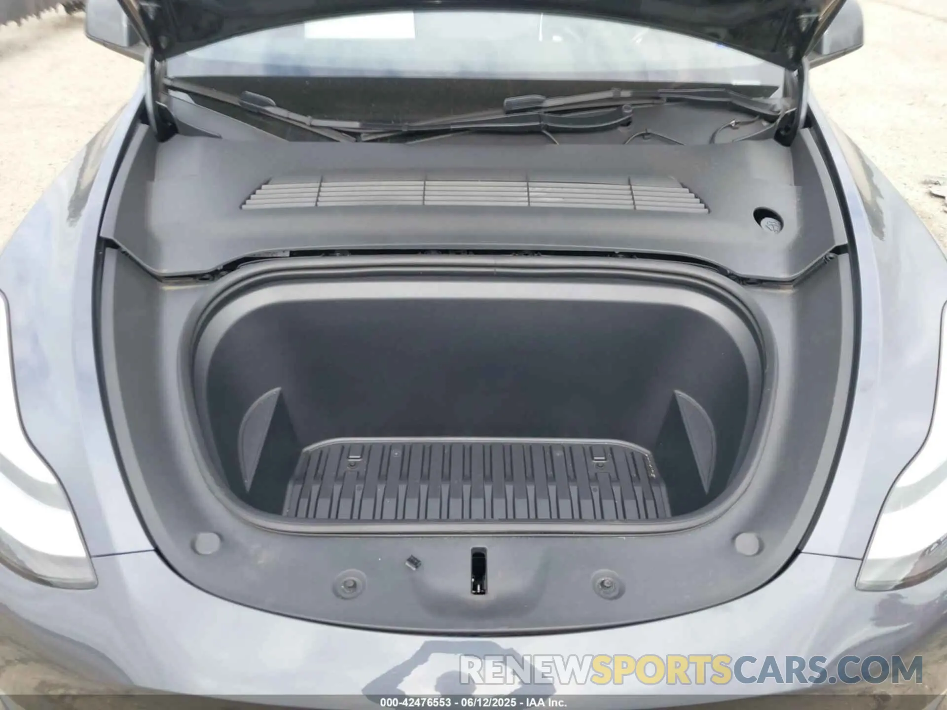 10 Photograph of a damaged car 7SAYGDEE7PA159345 TESLA MODEL Y 2023