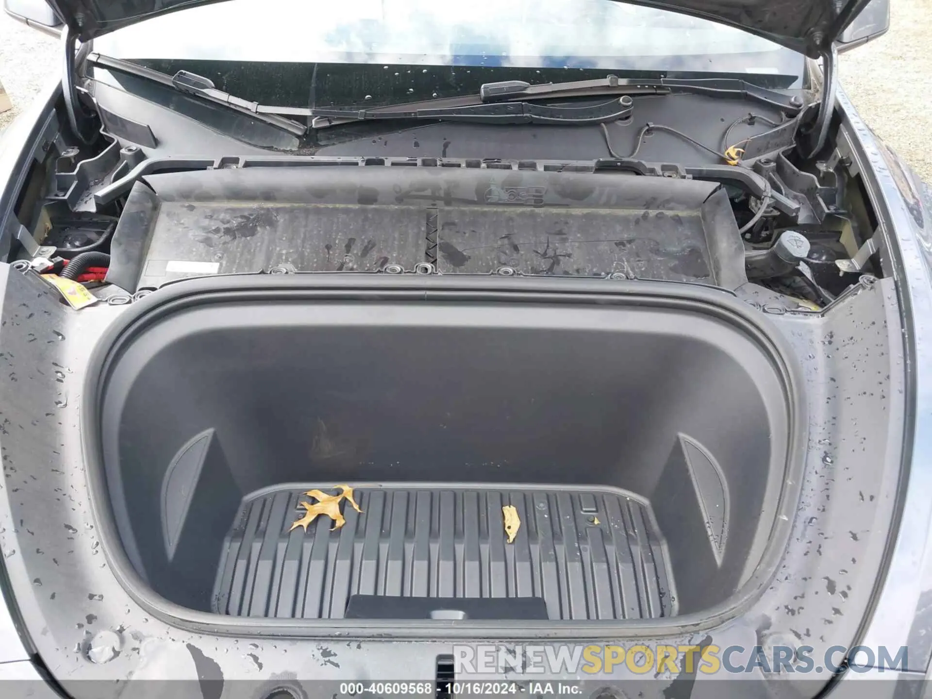 10 Photograph of a damaged car 7SAYGDEE7PA172421 TESLA MODEL Y 2023
