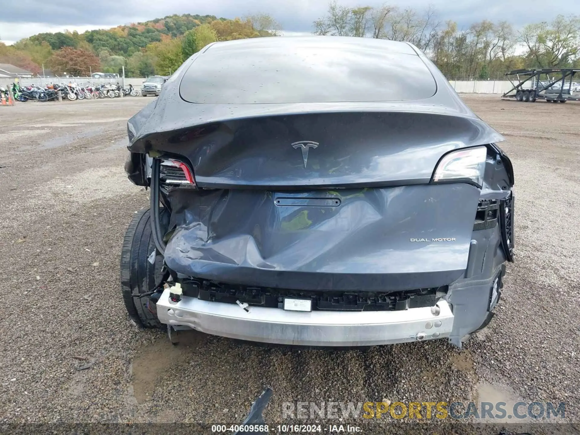17 Photograph of a damaged car 7SAYGDEE7PA172421 TESLA MODEL Y 2023