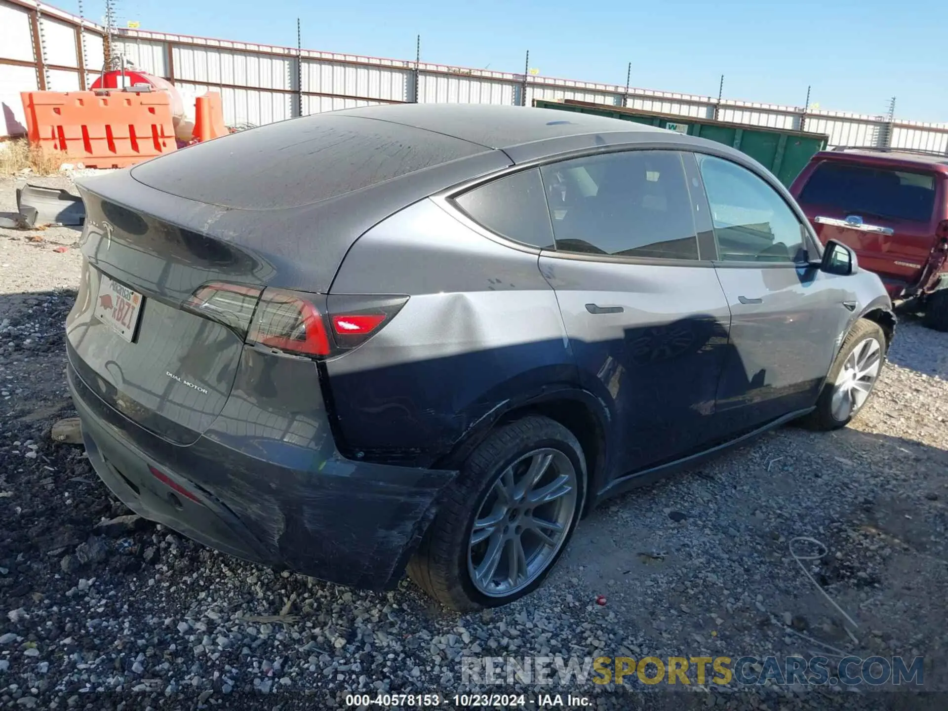 4 Photograph of a damaged car 7SAYGDEE7PA193107 TESLA MODEL Y 2023