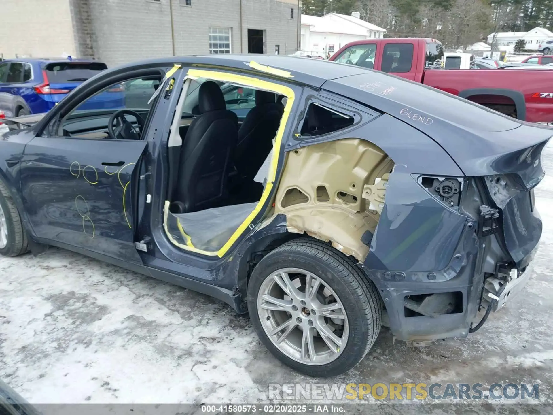 13 Photograph of a damaged car 7SAYGDEE7PF602709 TESLA MODEL Y 2023