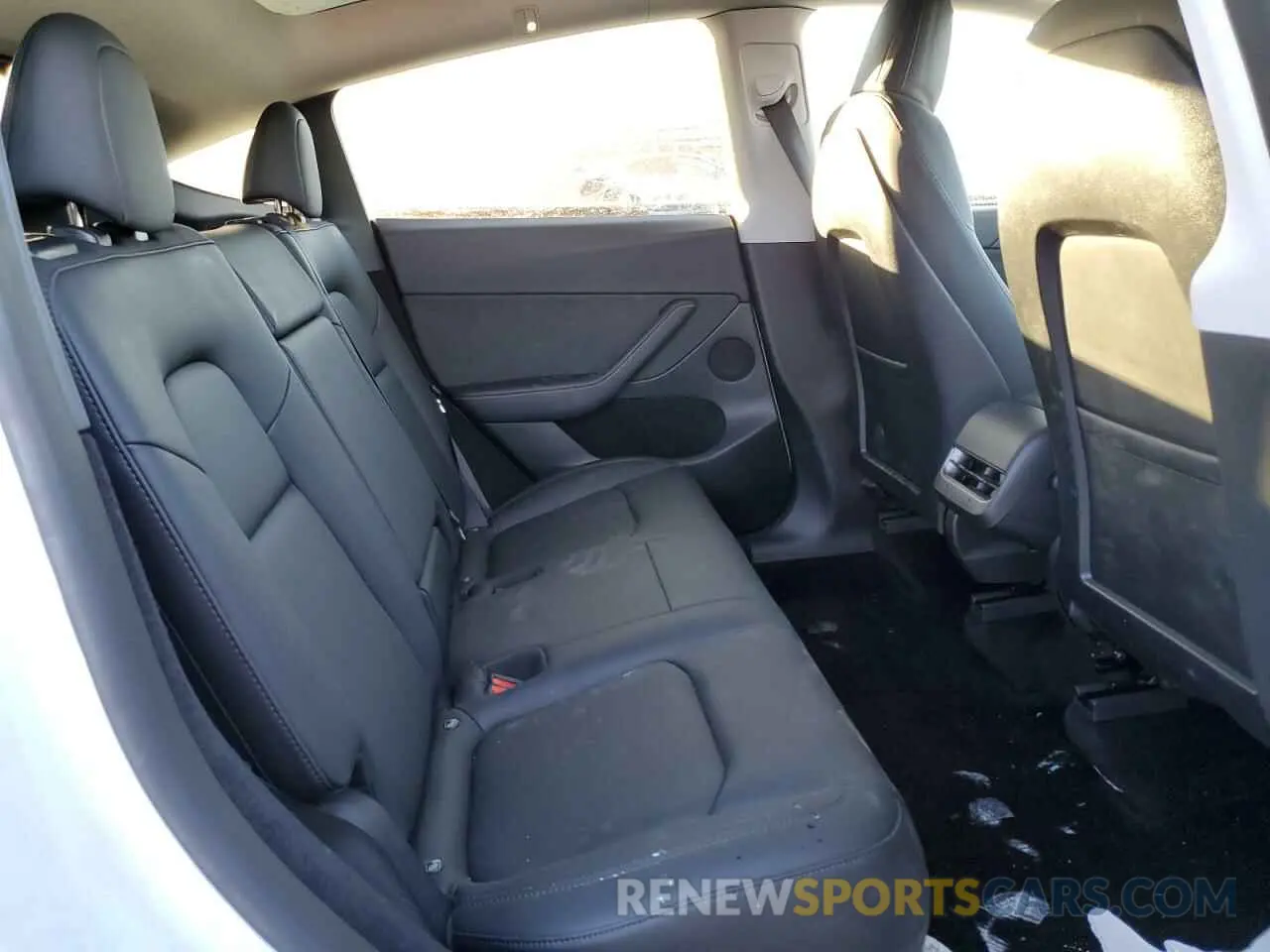 10 Photograph of a damaged car 7SAYGDEE7PF606677 TESLA MODEL Y 2023