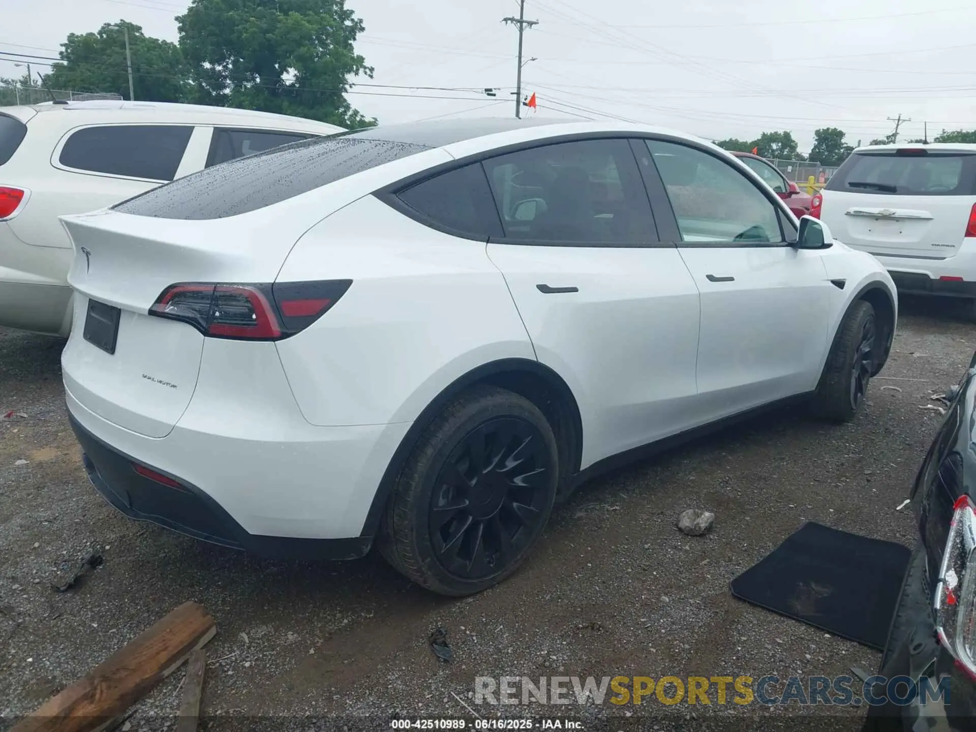 4 Photograph of a damaged car 7SAYGDEE7PF754571 TESLA MODEL Y 2023