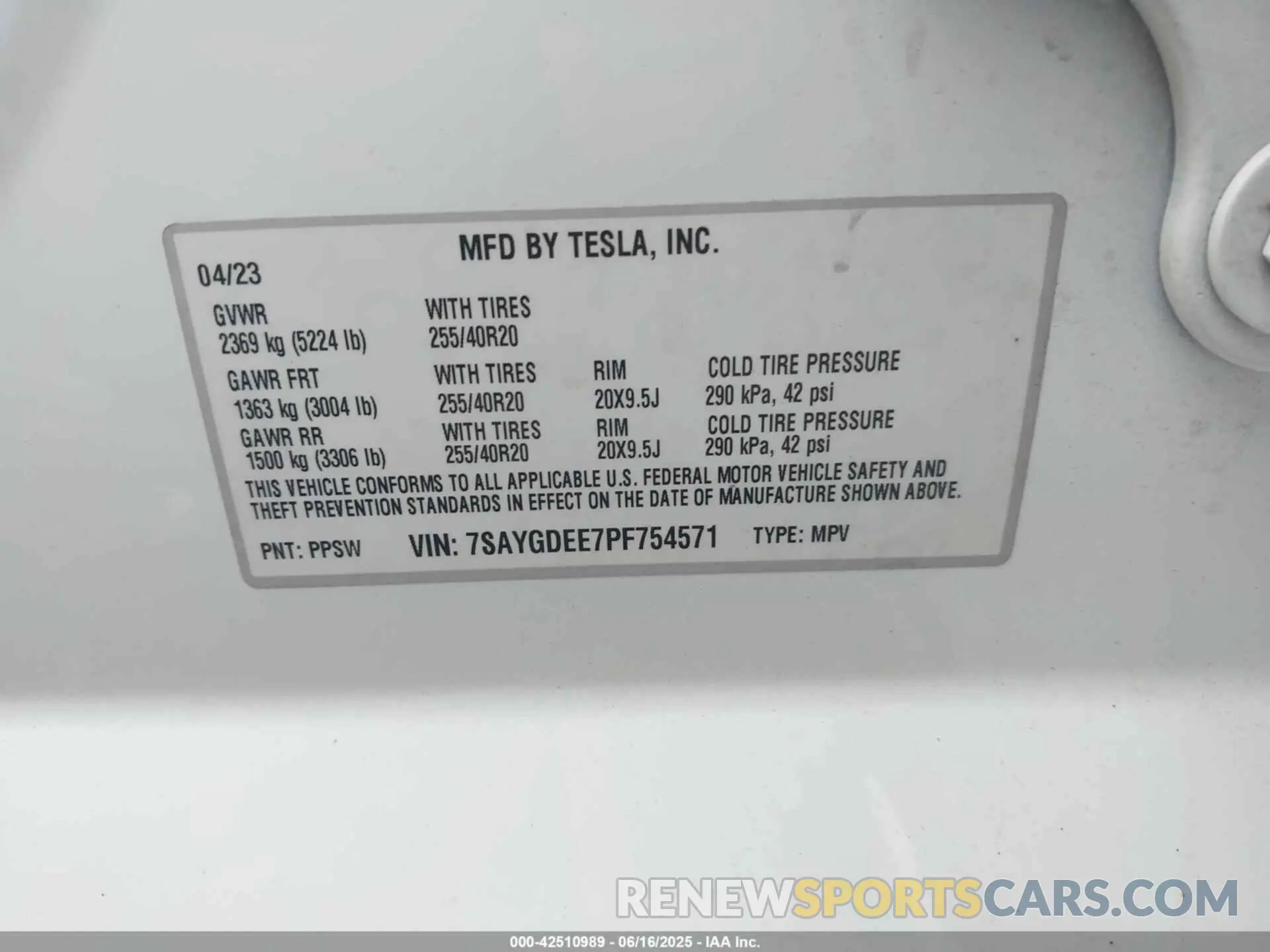 9 Photograph of a damaged car 7SAYGDEE7PF754571 TESLA MODEL Y 2023