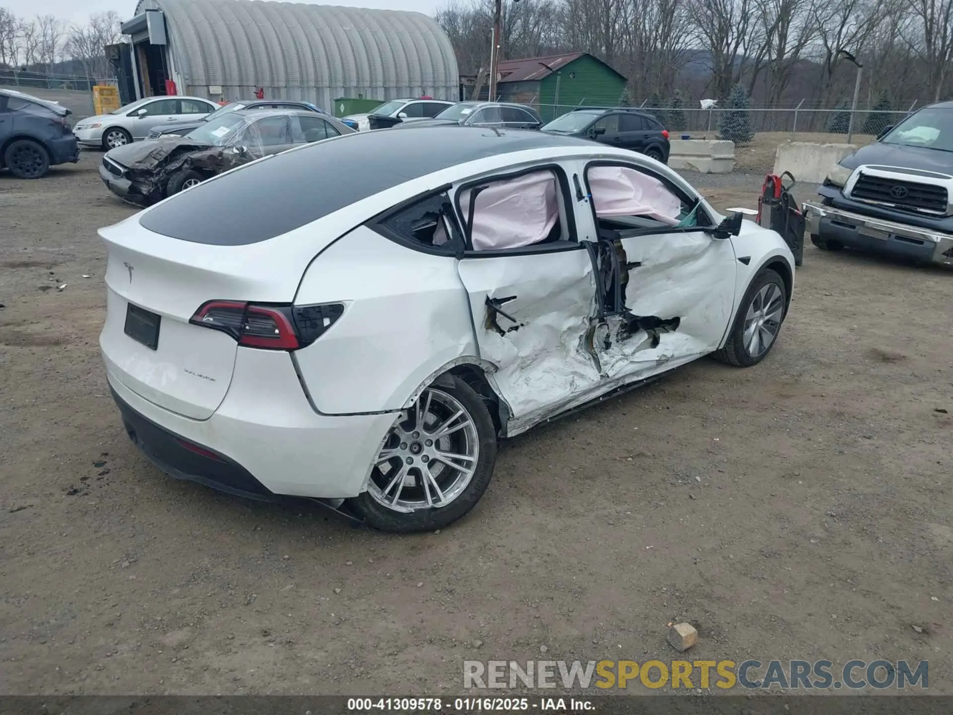 4 Photograph of a damaged car 7SAYGDEE7PF759107 TESLA MODEL Y 2023