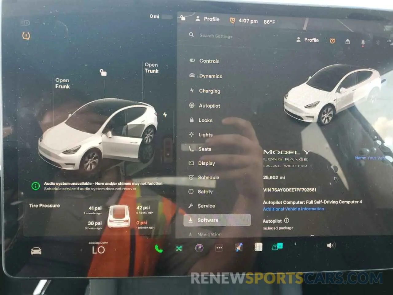 9 Photograph of a damaged car 7SAYGDEE7PF792561 TESLA MODEL Y 2023