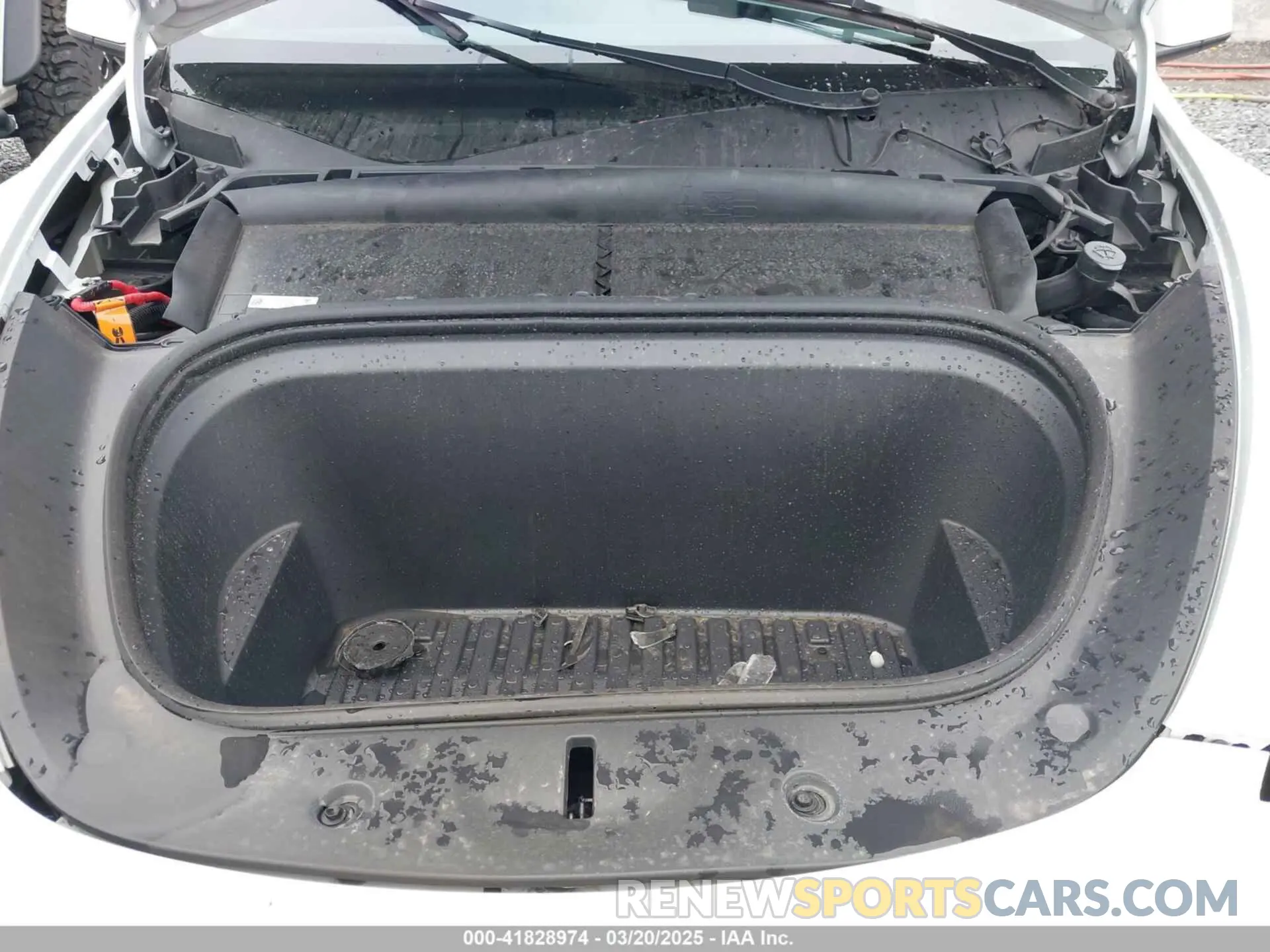 10 Photograph of a damaged car 7SAYGDEE7PF809164 TESLA MODEL Y 2023