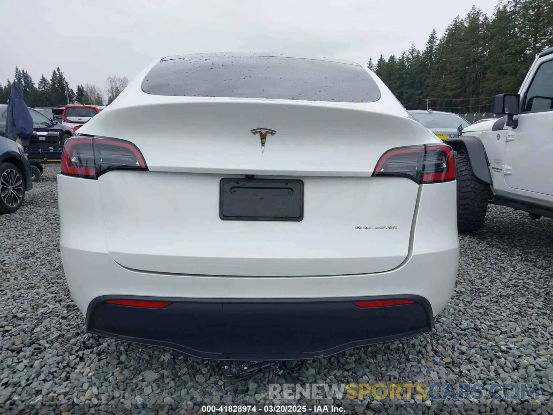 16 Photograph of a damaged car 7SAYGDEE7PF809164 TESLA MODEL Y 2023