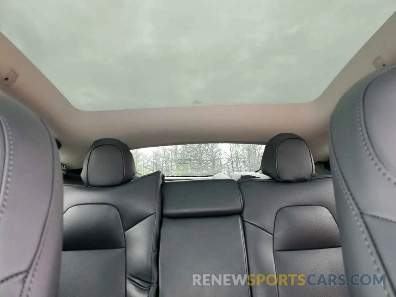 10 Photograph of a damaged car 7SAYGDEE7PF893695 TESLA MODEL Y 2023