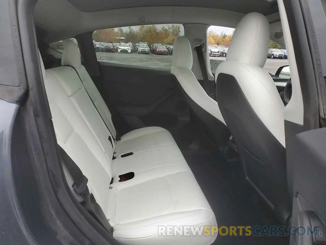 10 Photograph of a damaged car 7SAYGDEE7PF958271 TESLA MODEL Y 2023