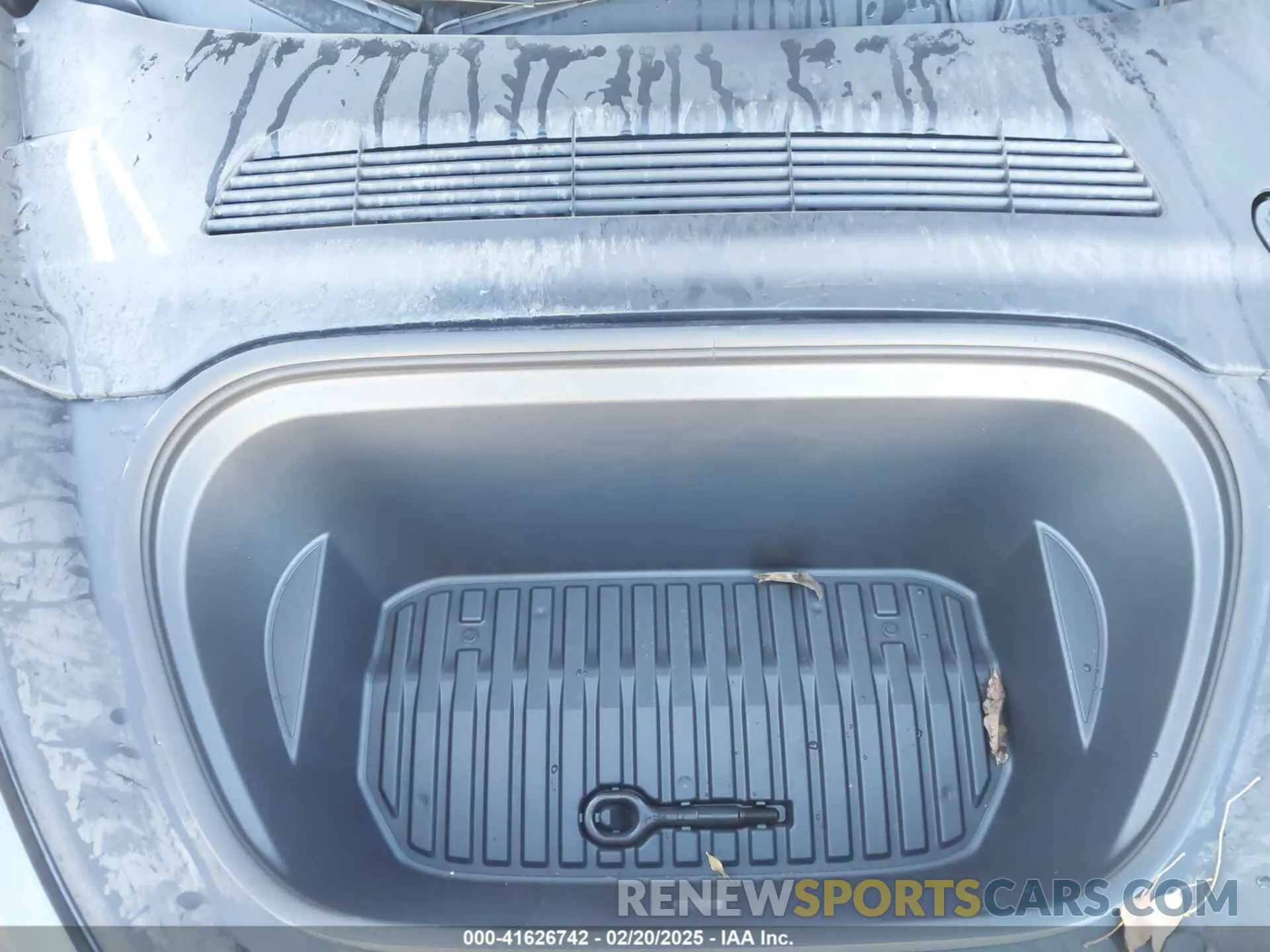 10 Photograph of a damaged car 7SAYGDEE7PF980156 TESLA MODEL Y 2023