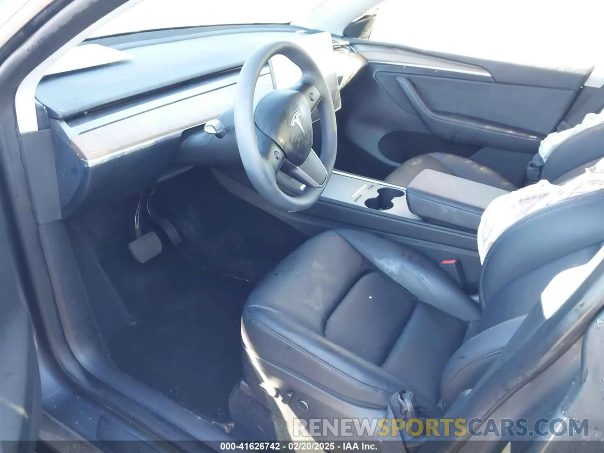 5 Photograph of a damaged car 7SAYGDEE7PF980156 TESLA MODEL Y 2023