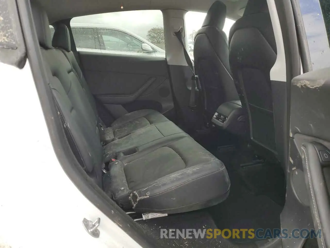 10 Photograph of a damaged car 7SAYGDEE8PA069783 TESLA MODEL Y 2023