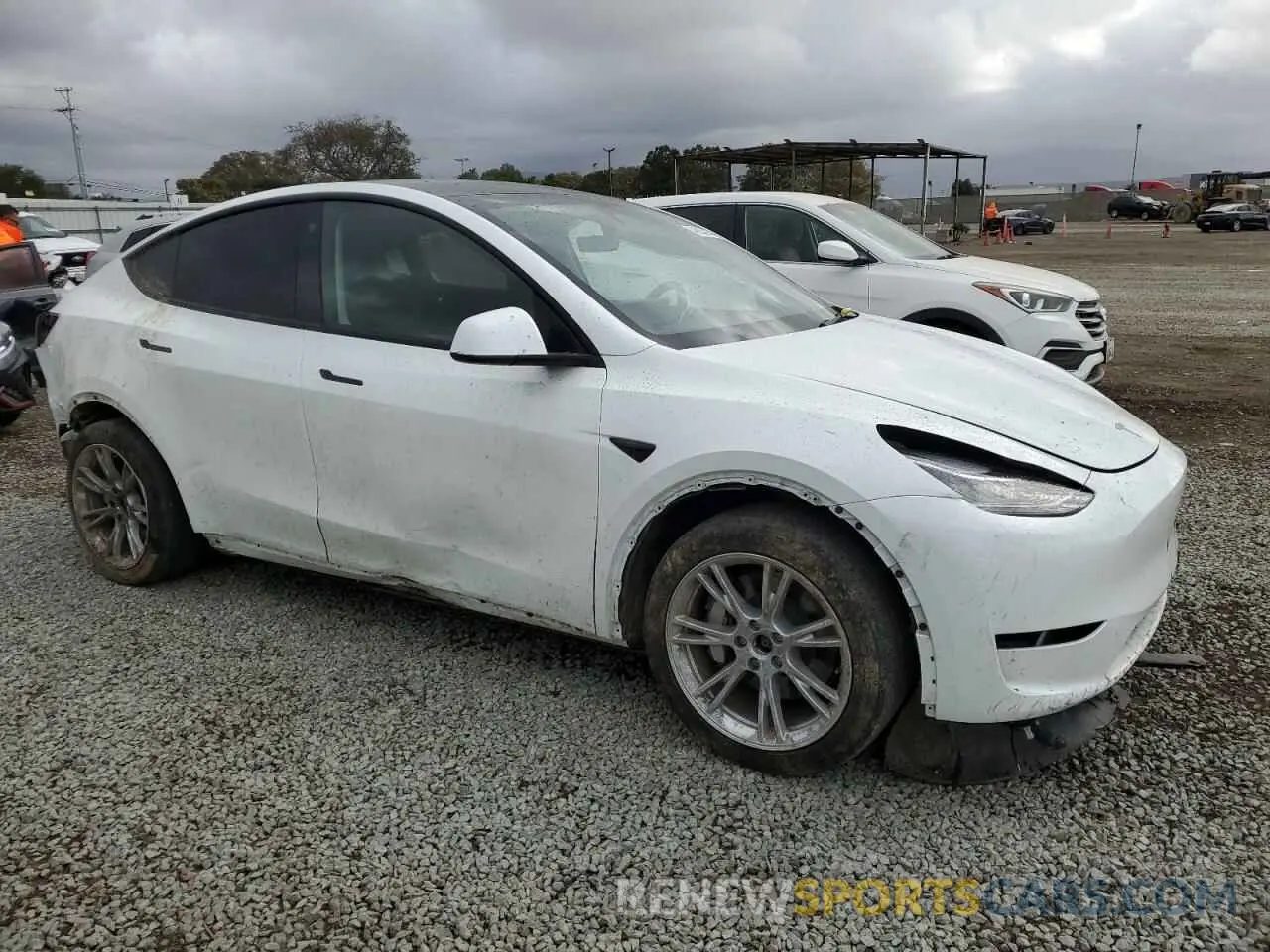 4 Photograph of a damaged car 7SAYGDEE8PA069783 TESLA MODEL Y 2023