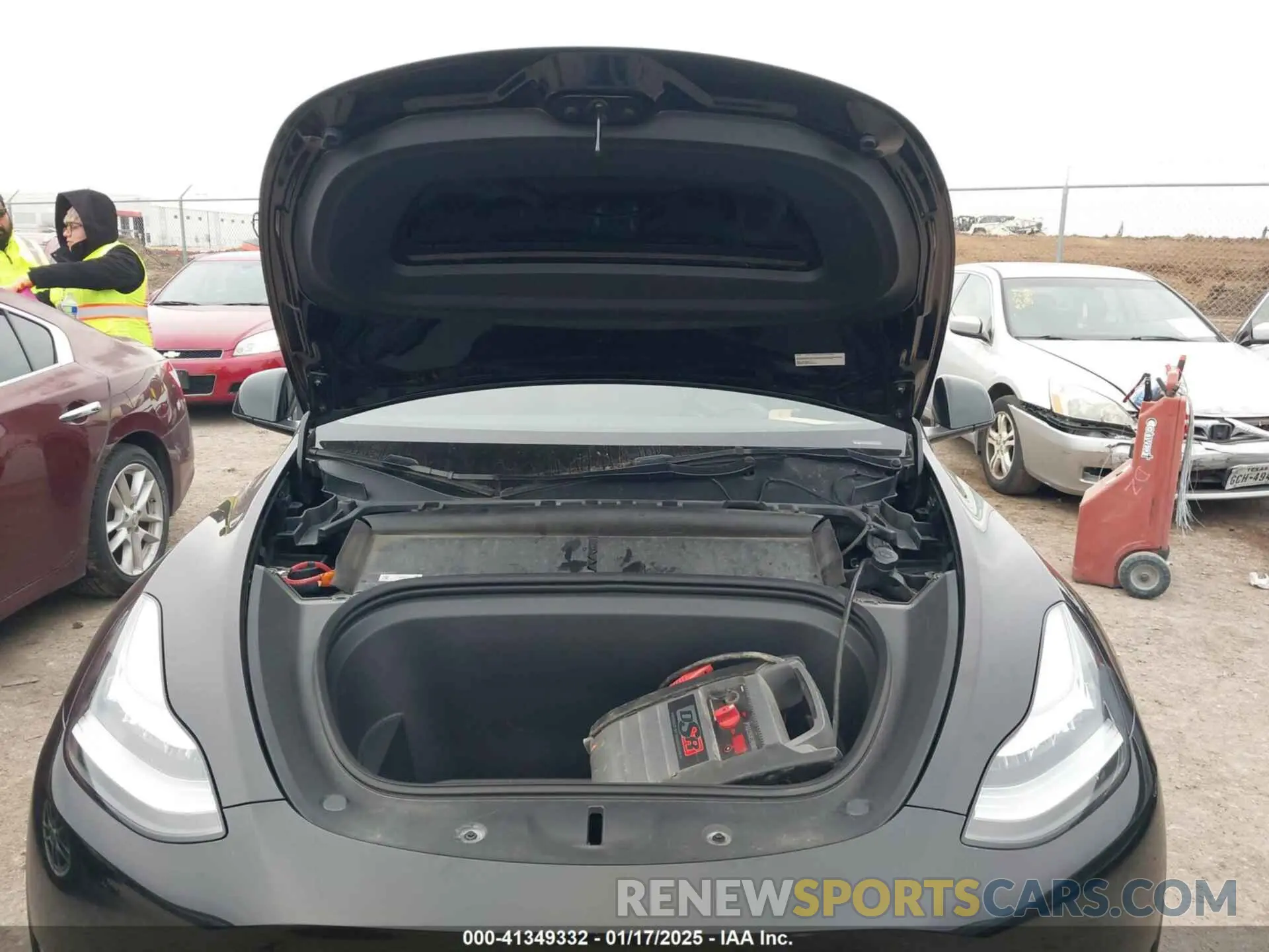 10 Photograph of a damaged car 7SAYGDEE8PA074269 TESLA MODEL Y 2023