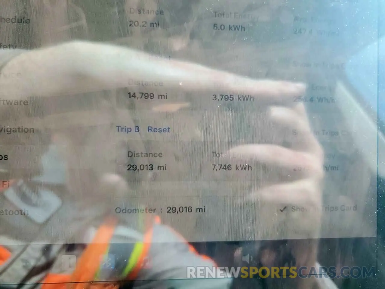 9 Photograph of a damaged car 7SAYGDEE8PA093260 TESLA MODEL Y 2023