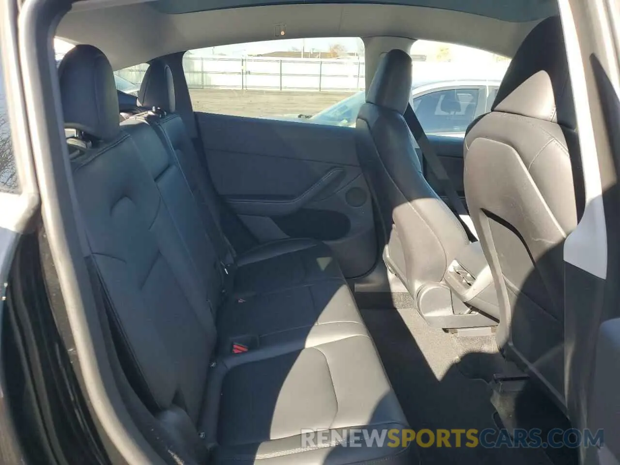 10 Photograph of a damaged car 7SAYGDEE8PA108582 TESLA MODEL Y 2023