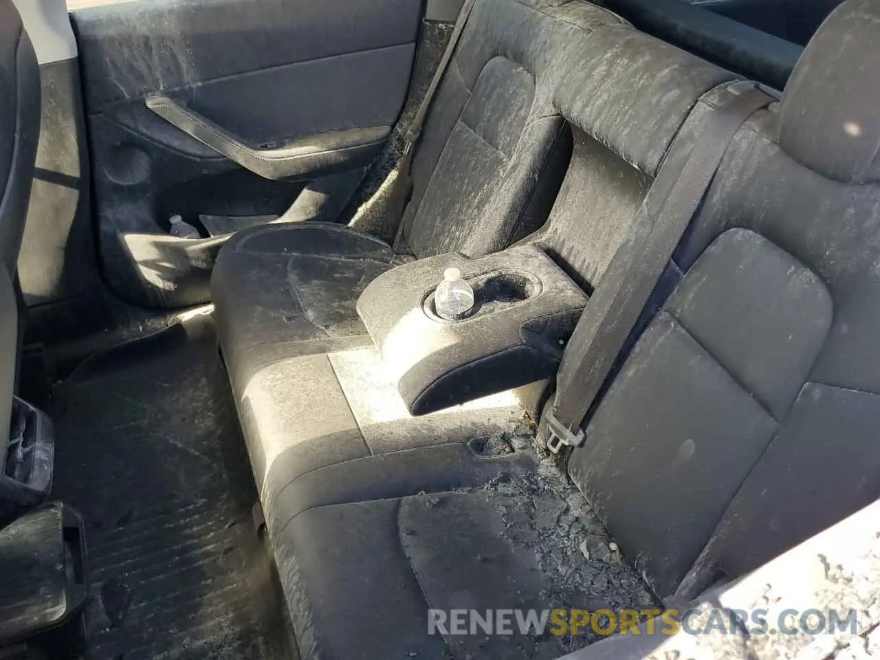 10 Photograph of a damaged car 7SAYGDEE8PA119873 TESLA MODEL Y 2023