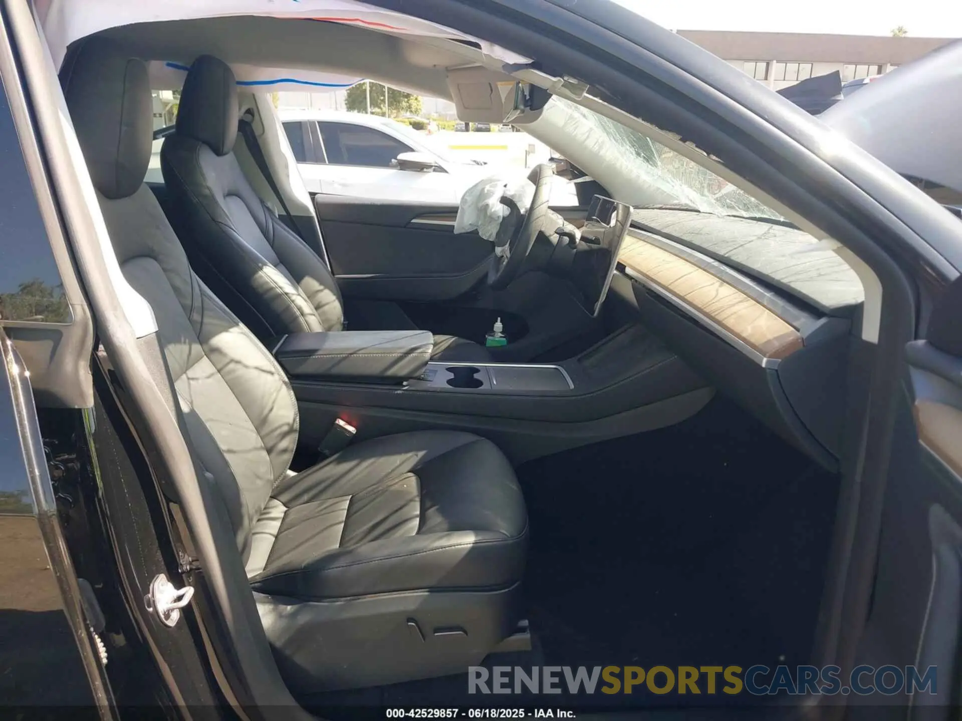 5 Photograph of a damaged car 7SAYGDEE8PA138813 TESLA MODEL Y 2023
