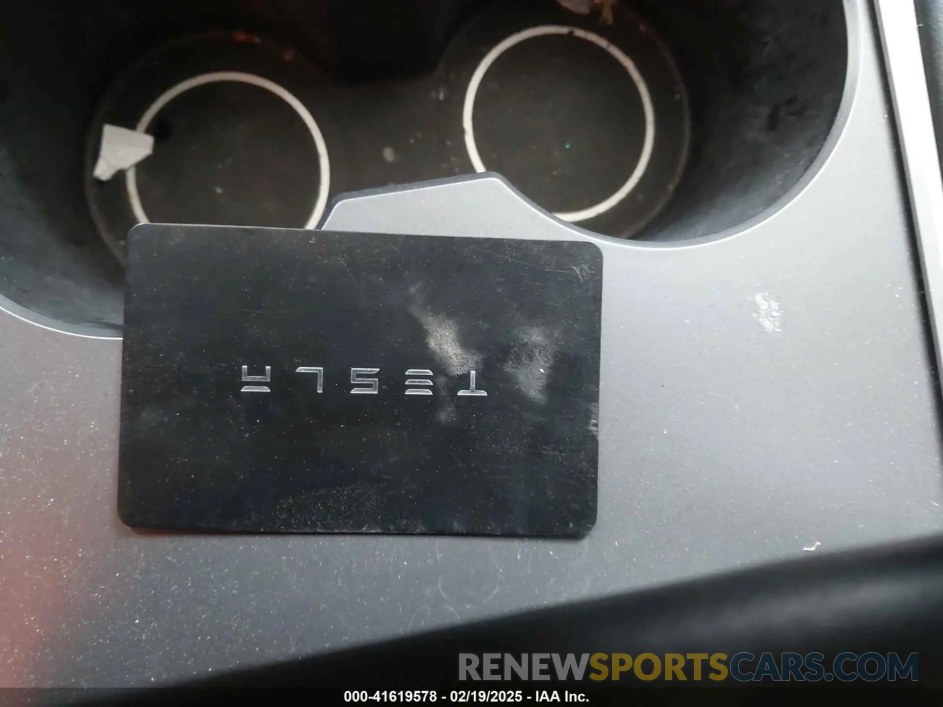 11 Photograph of a damaged car 7SAYGDEE8PA150900 TESLA MODEL Y 2023