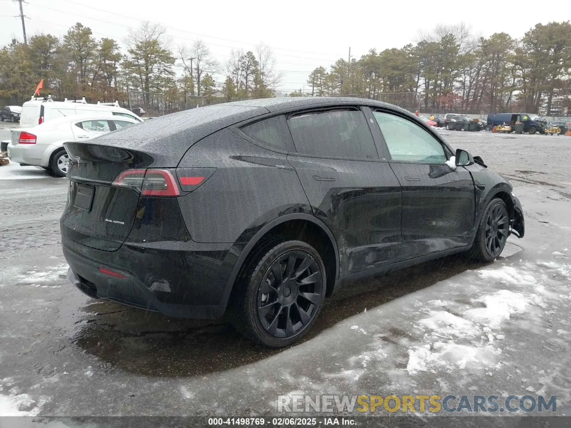 4 Photograph of a damaged car 7SAYGDEE8PA183301 TESLA MODEL Y 2023