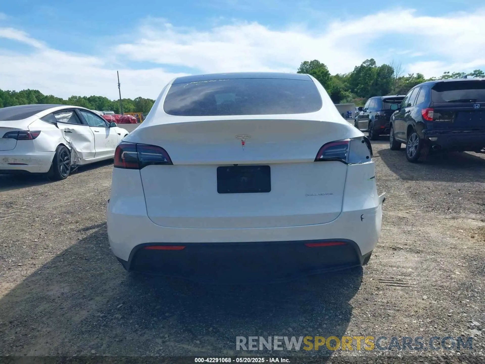16 Photograph of a damaged car 7SAYGDEE8PF591817 TESLA MODEL Y 2023