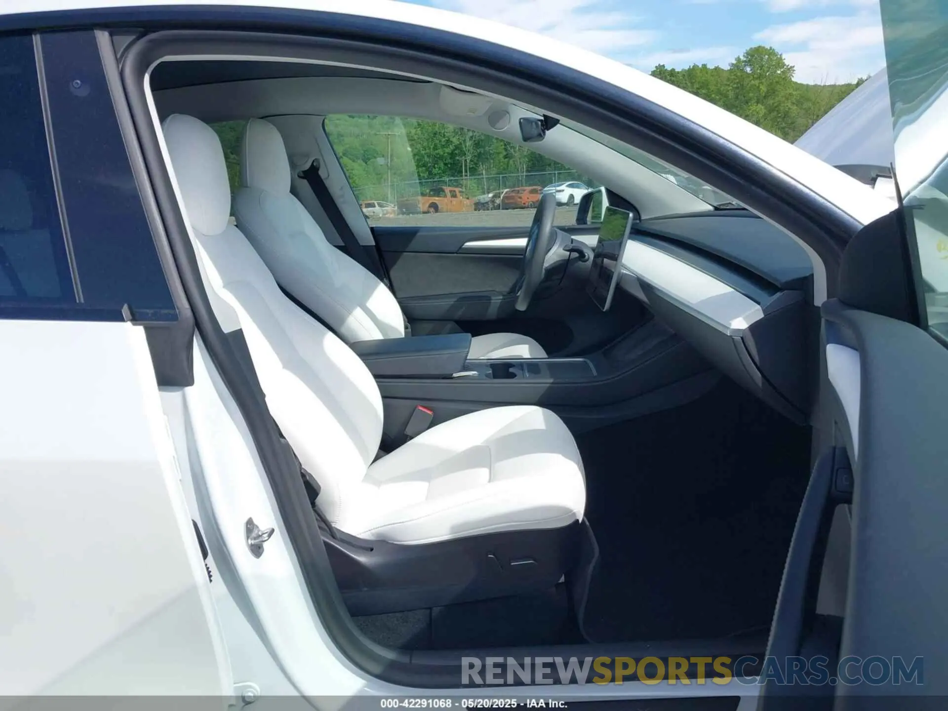 5 Photograph of a damaged car 7SAYGDEE8PF591817 TESLA MODEL Y 2023
