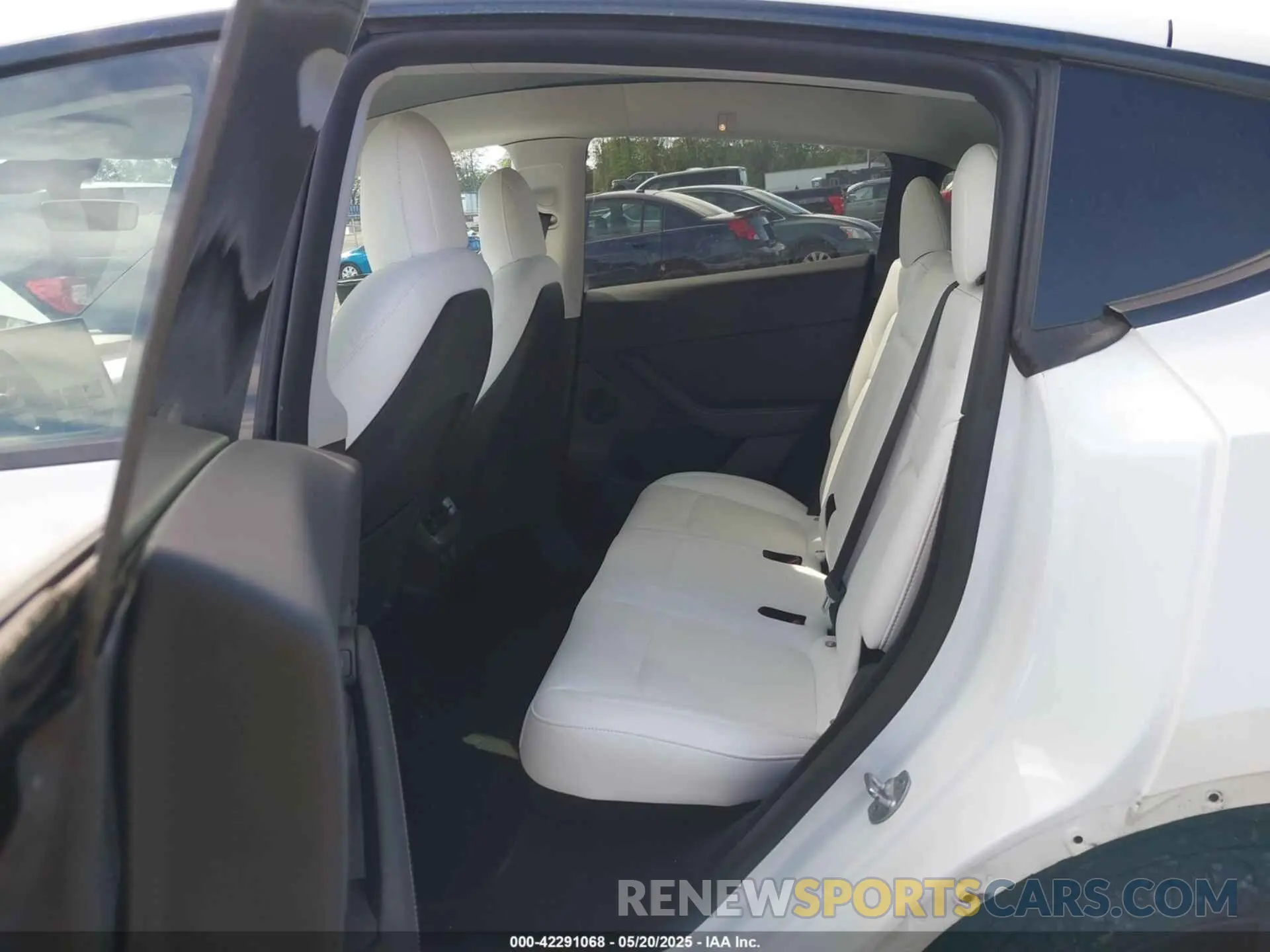 8 Photograph of a damaged car 7SAYGDEE8PF591817 TESLA MODEL Y 2023