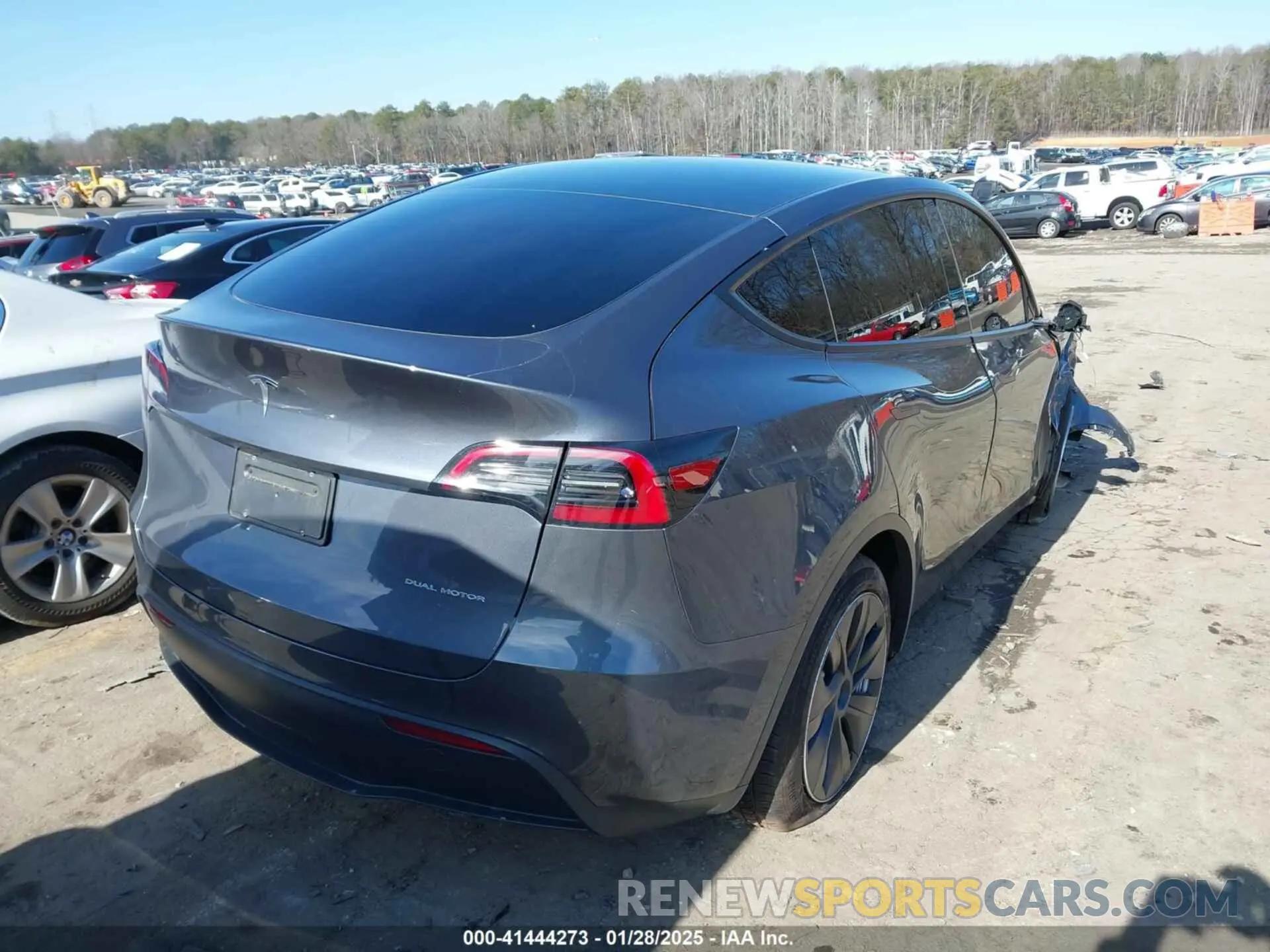 4 Photograph of a damaged car 7SAYGDEE8PF619907 TESLA MODEL Y 2023
