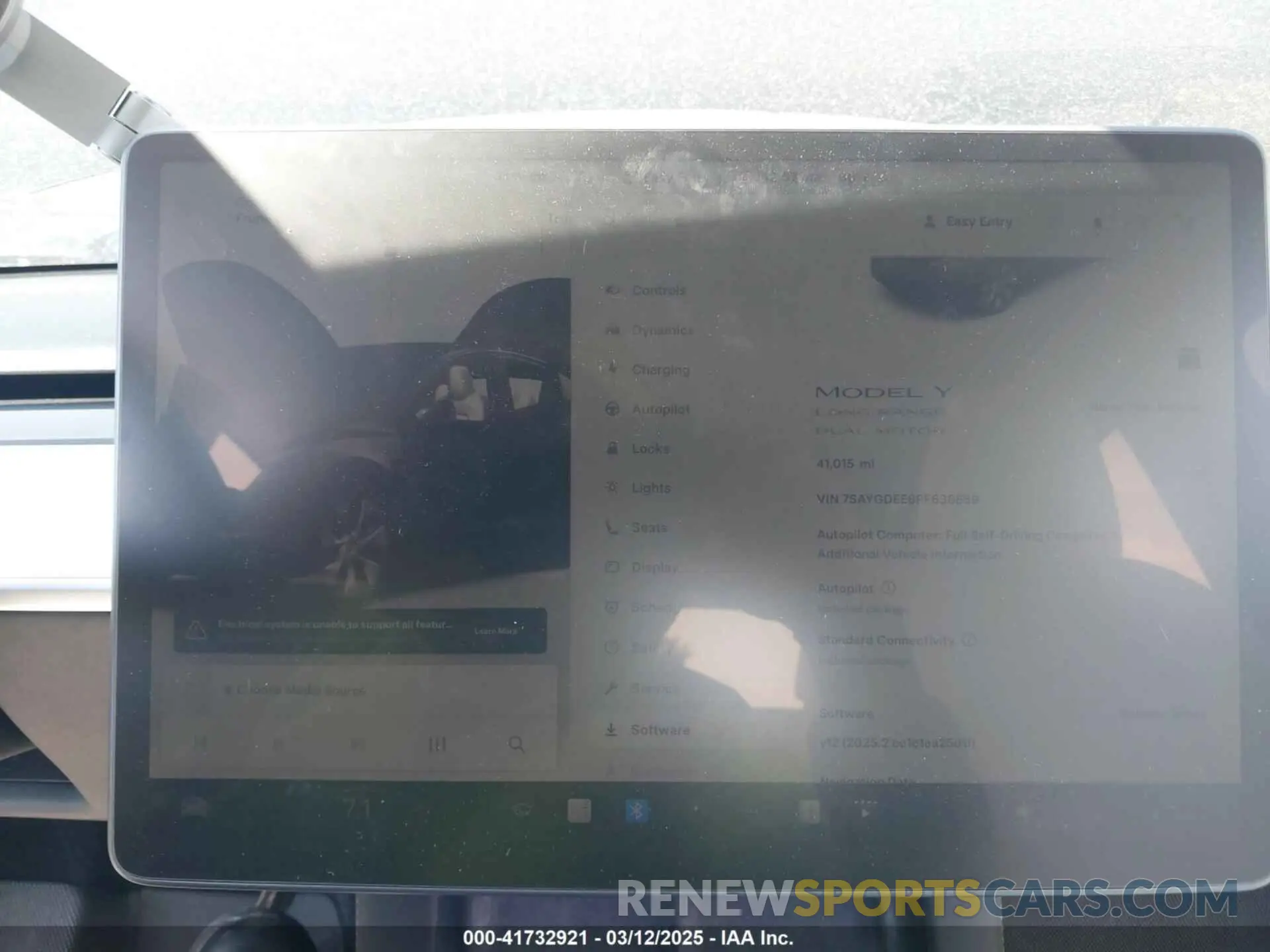 18 Photograph of a damaged car 7SAYGDEE8PF638859 TESLA MODEL Y 2023