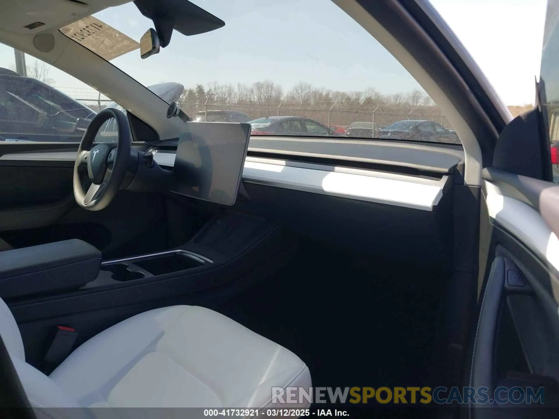 5 Photograph of a damaged car 7SAYGDEE8PF638859 TESLA MODEL Y 2023