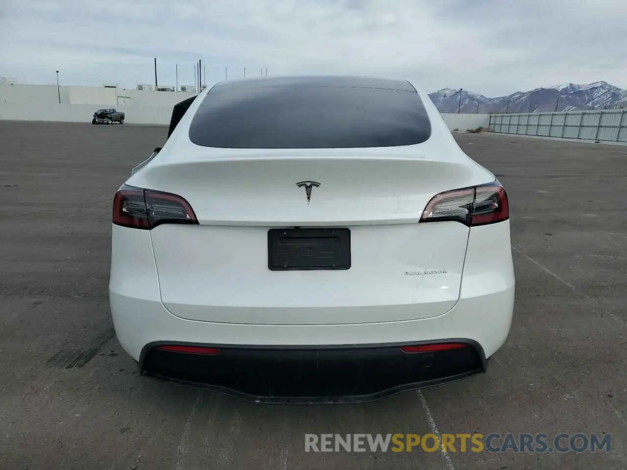 6 Photograph of a damaged car 7SAYGDEE8PF667407 TESLA MODEL Y 2023